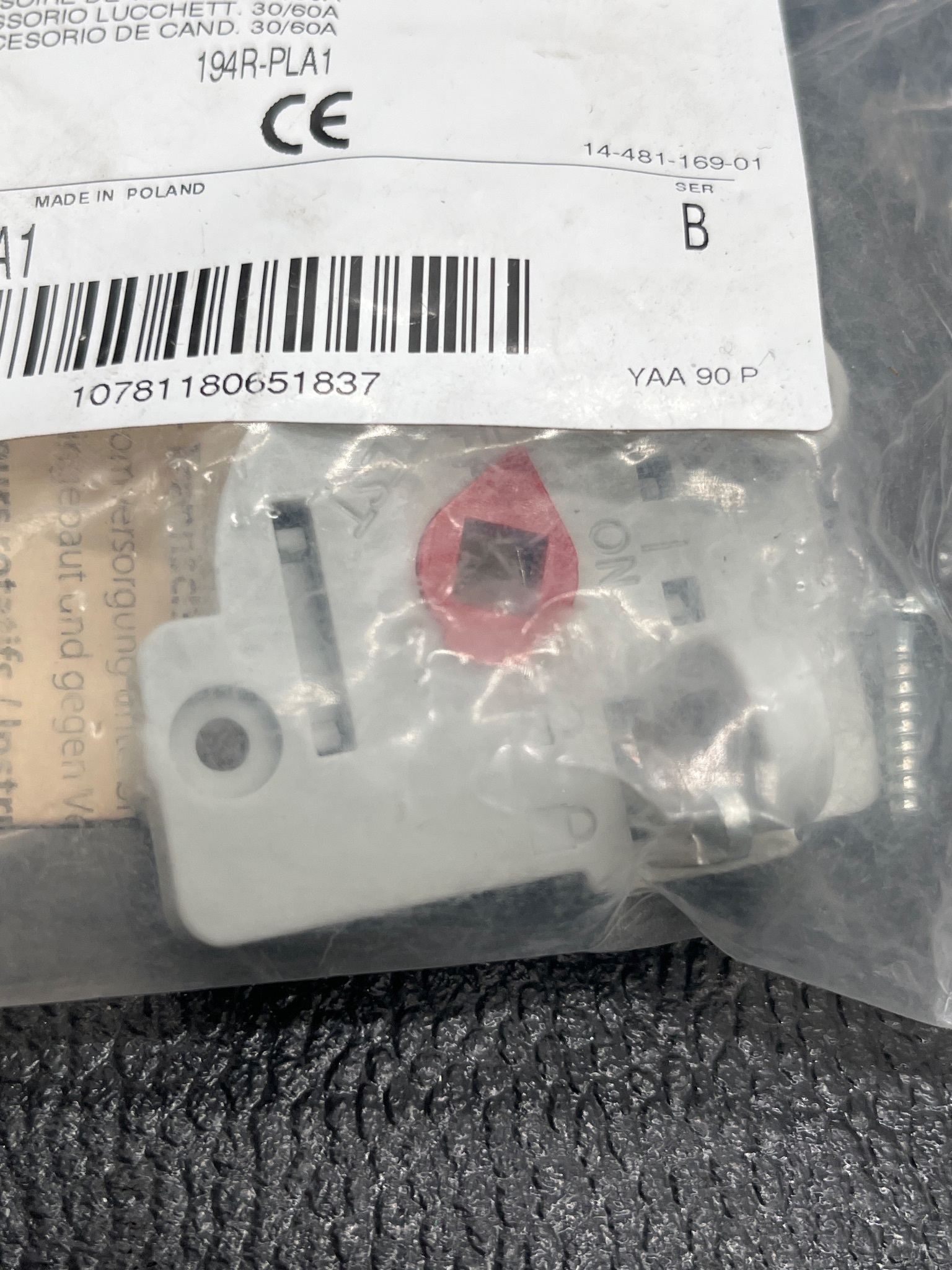 ALLEN BRADLEY 194R-PLA1 30/60A Padlock Accessory NEW 3