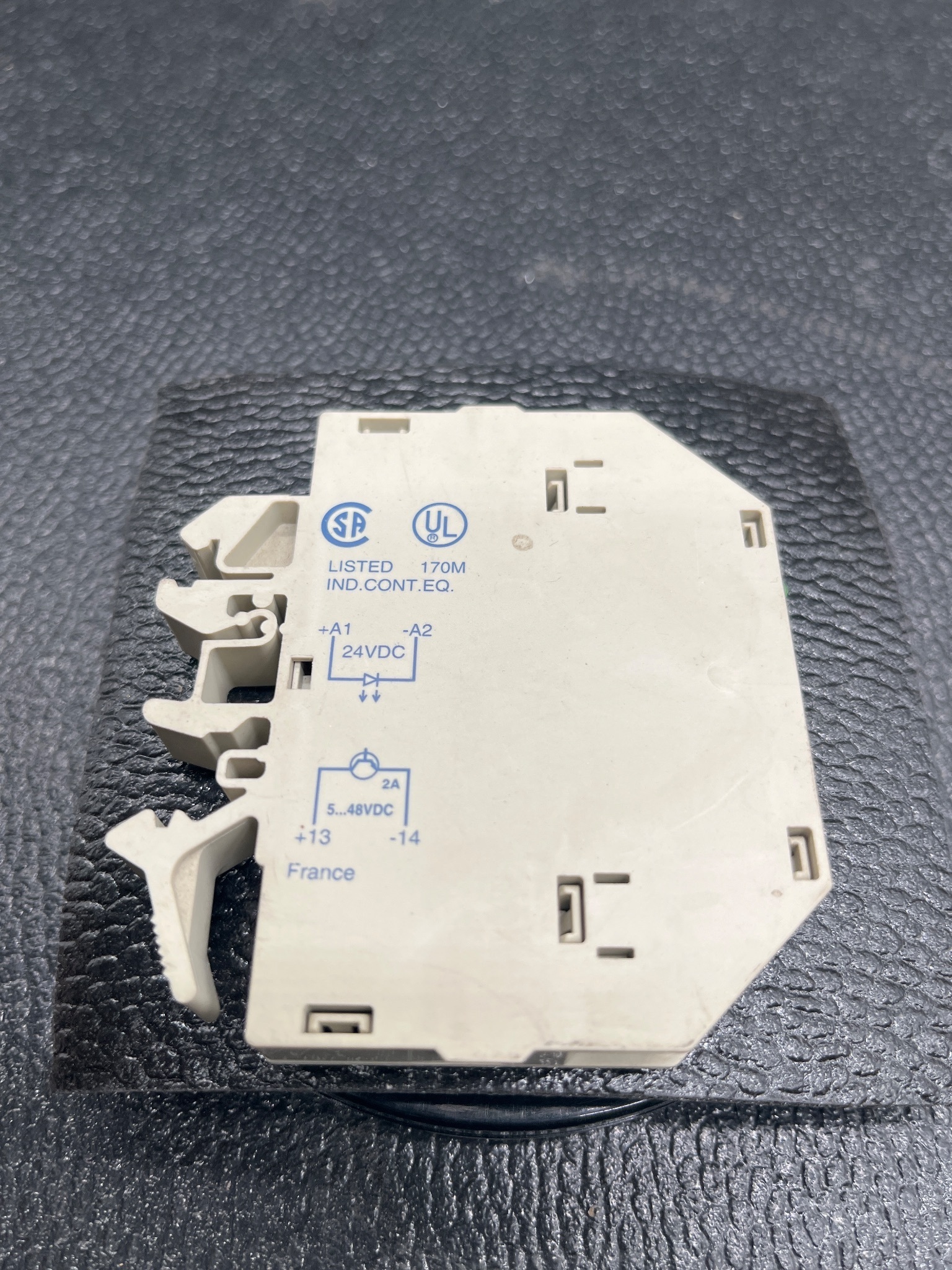 TELEMECANIQUE ABS-2SC01EB Output Interface Module USED 2
