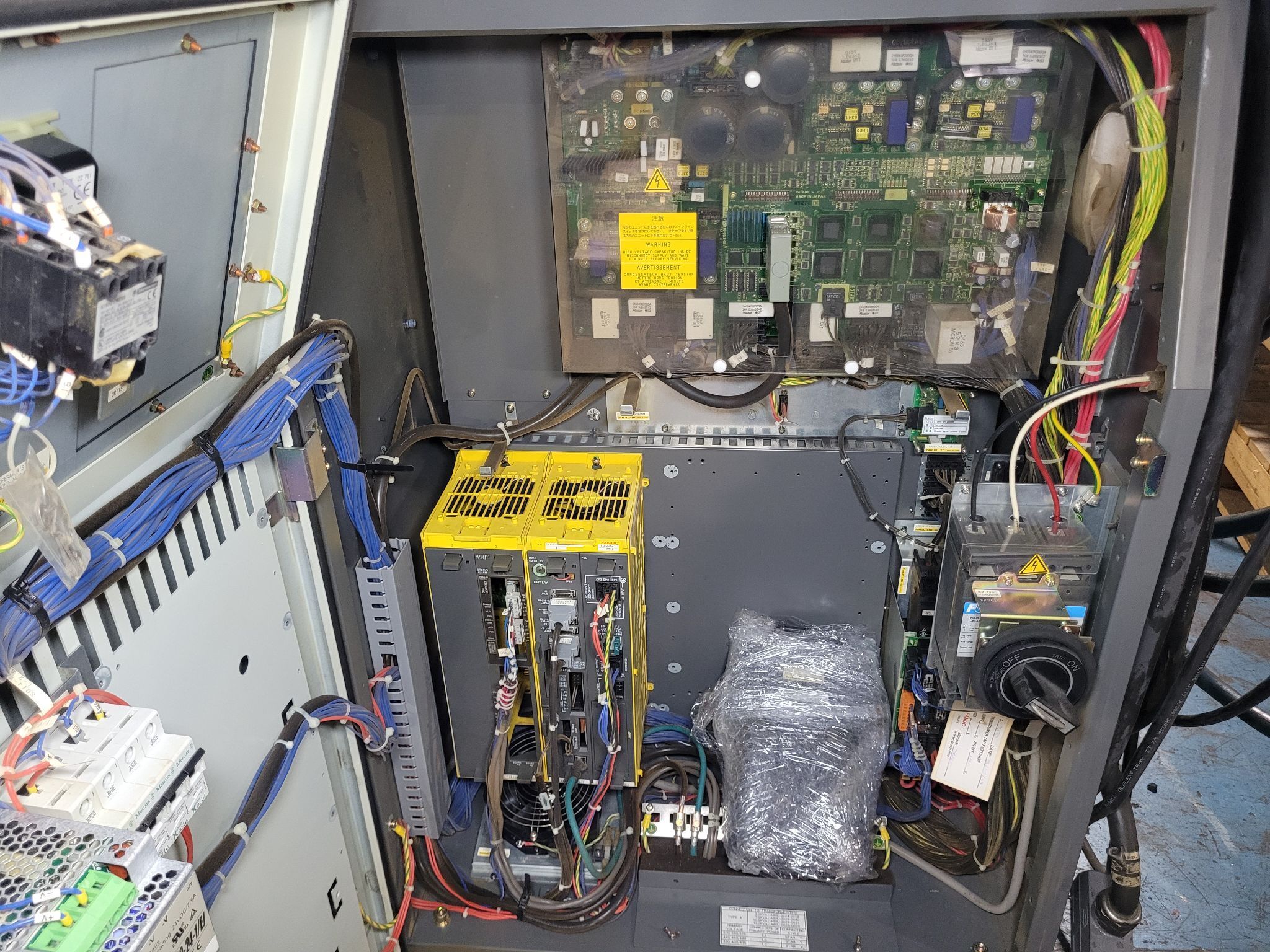FANUC M-900iA/350 Complete W/ RJ3iB Controls USED 11