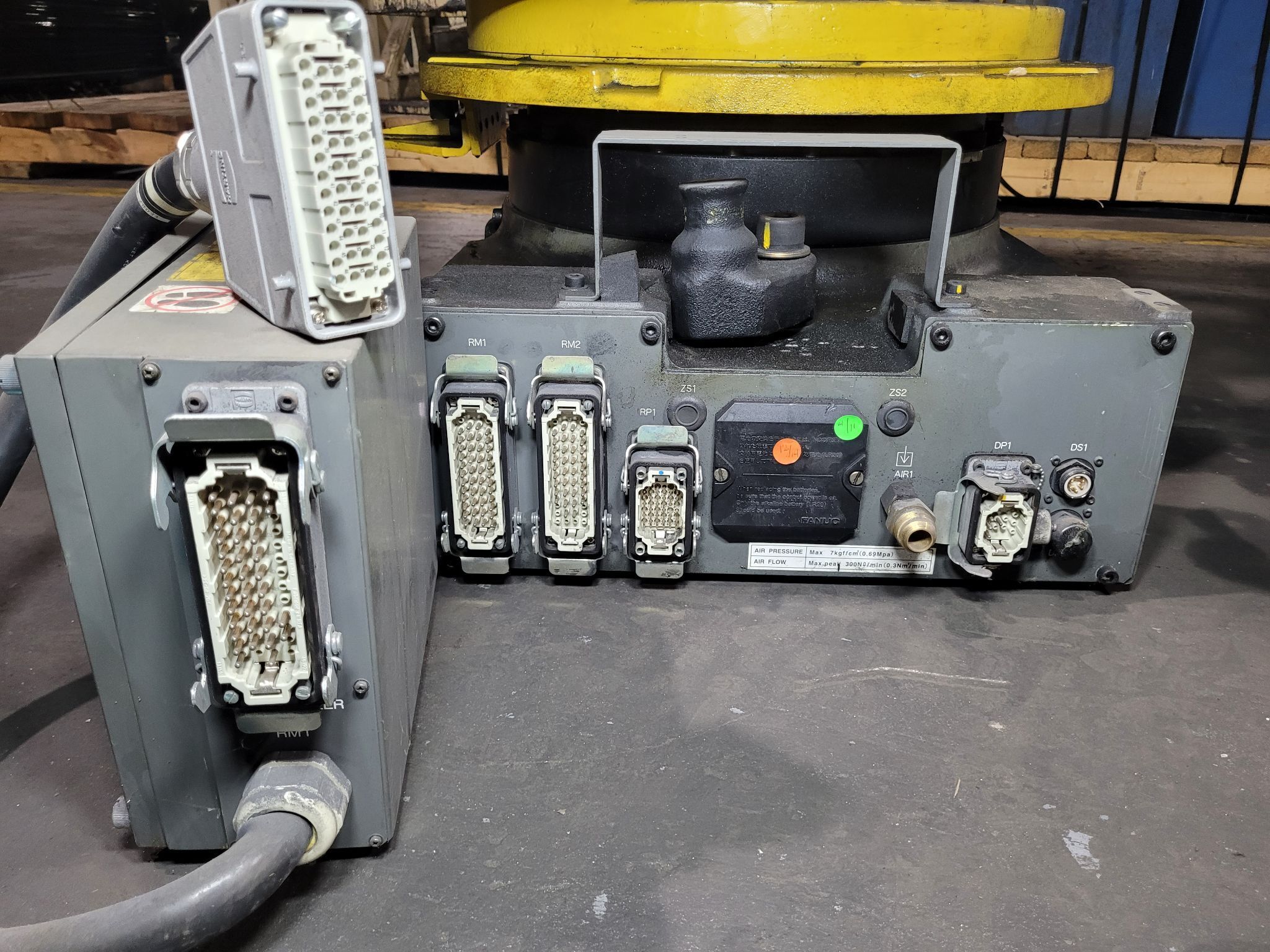 FANUC M-900iA/350 Complete W/ RJ3iB Controls USED 5
