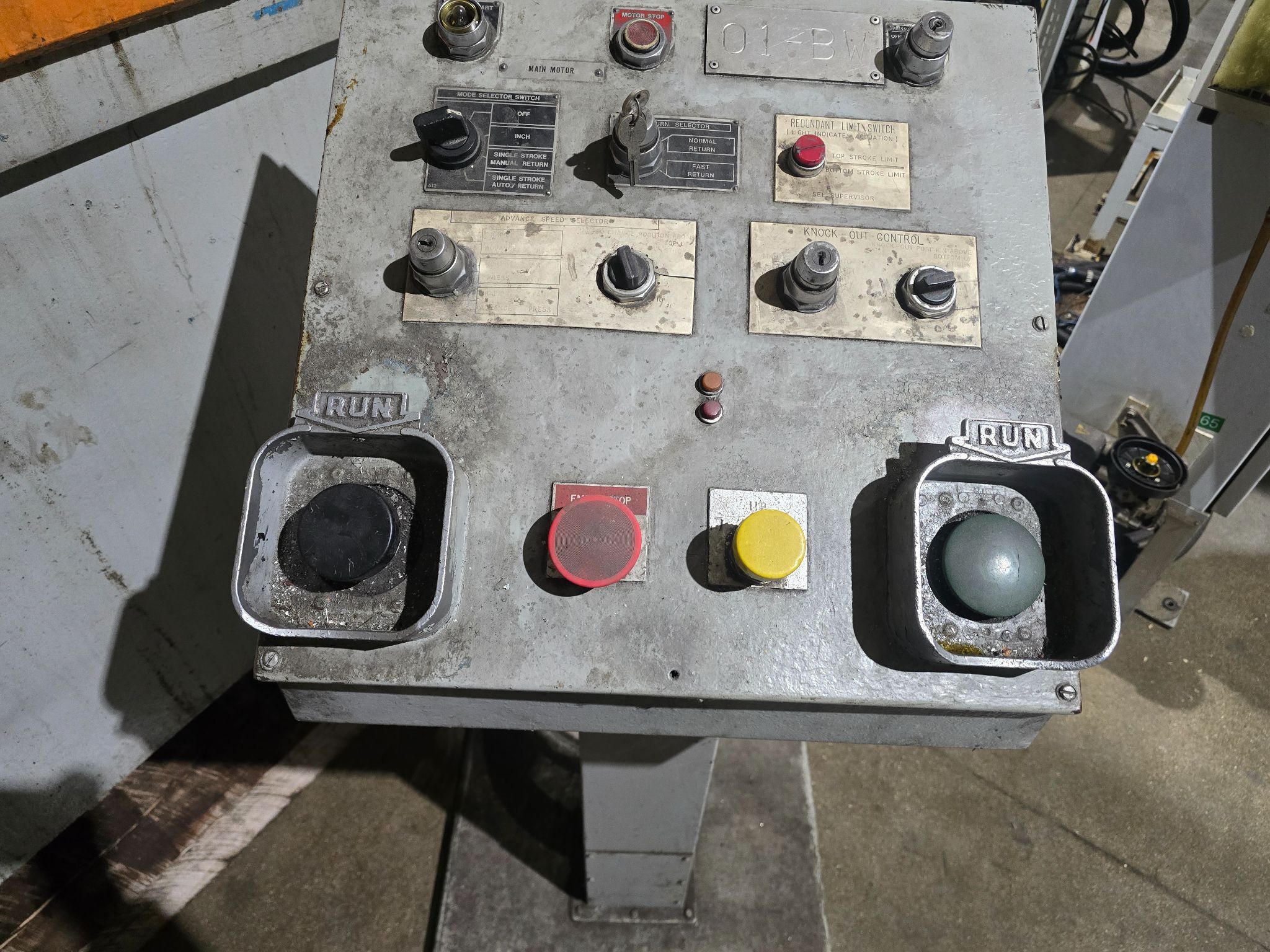 PACIFIC 250 PF-OBS 250-Ton Hydraulic Press USED 10