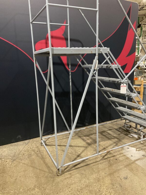 Used U-LINE Rolling Ladder Stairs IGAM3100003