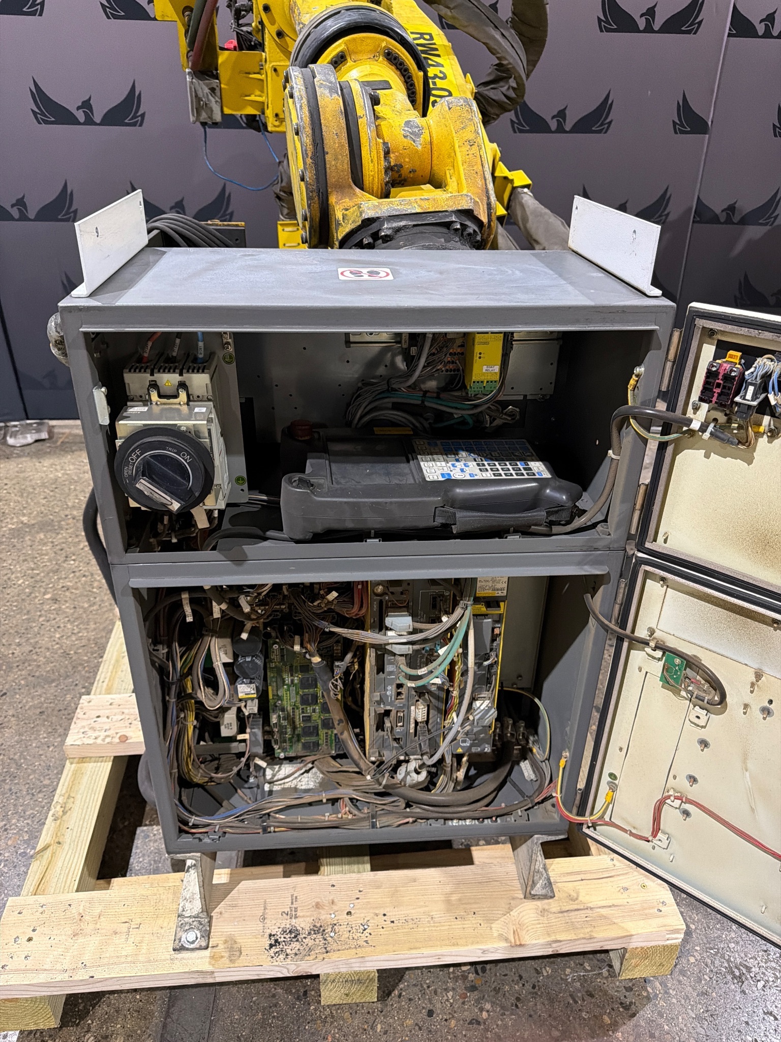 FANUC R-2000iB/210F Complete w/ R-30iB Controls USED 7