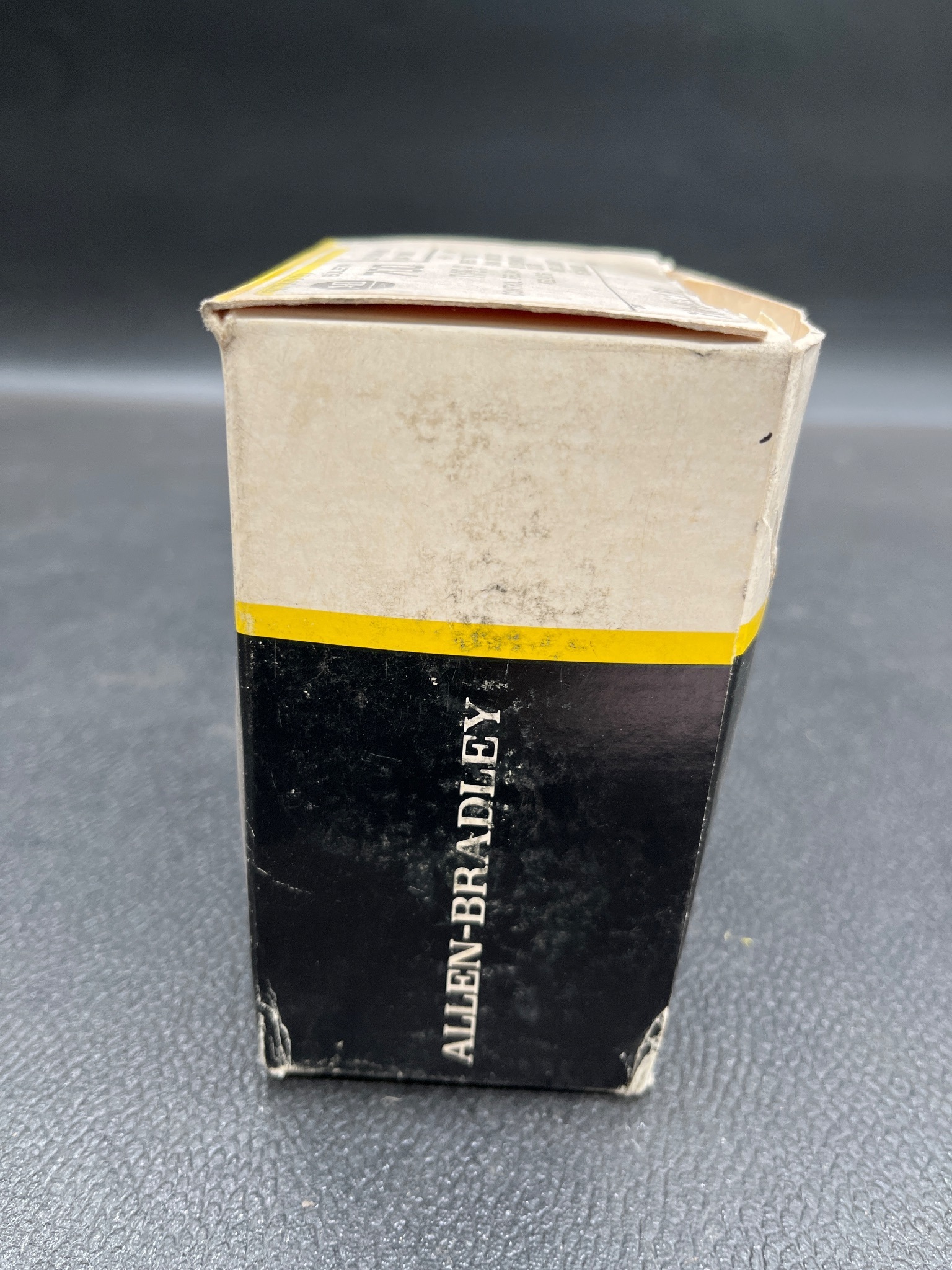 ALLEN BRADLEY 700-PLL11A1 Type P Control Relay NEW 4