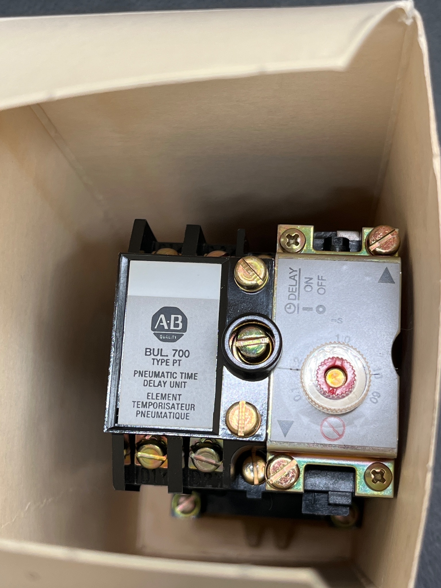 ALLEN BRADLEY 700-PT400A1 Timing Relay Type P NEW 5