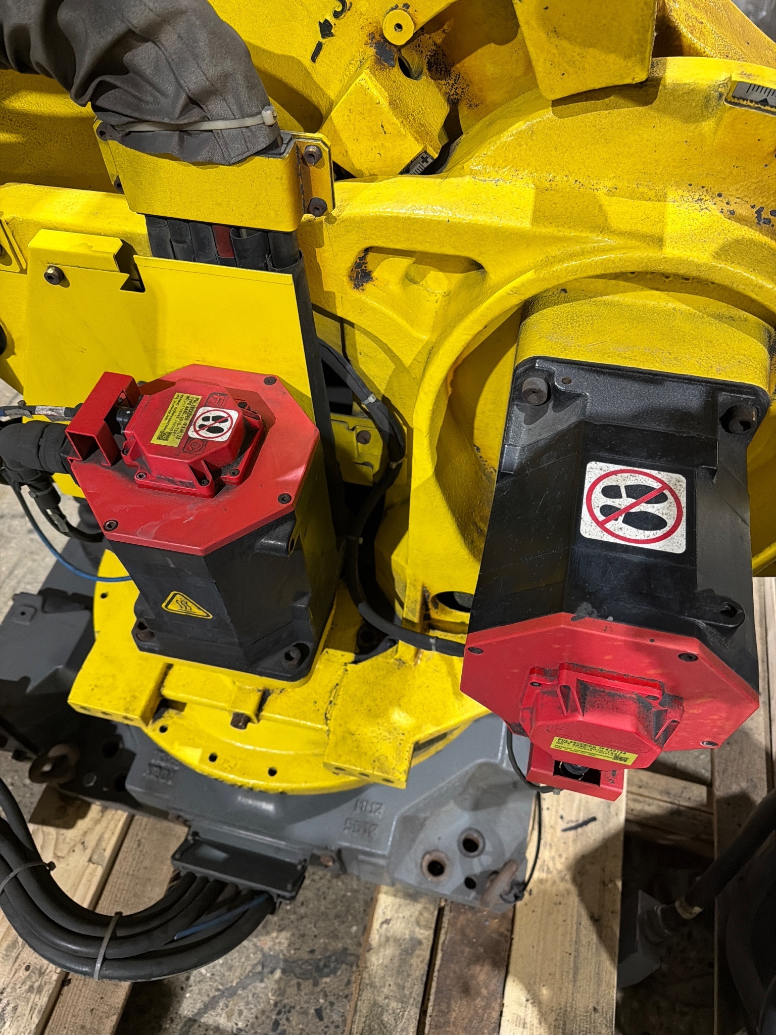 FANUC R-2000iB/210F Complete w/ R-30iB Controls USED 7
