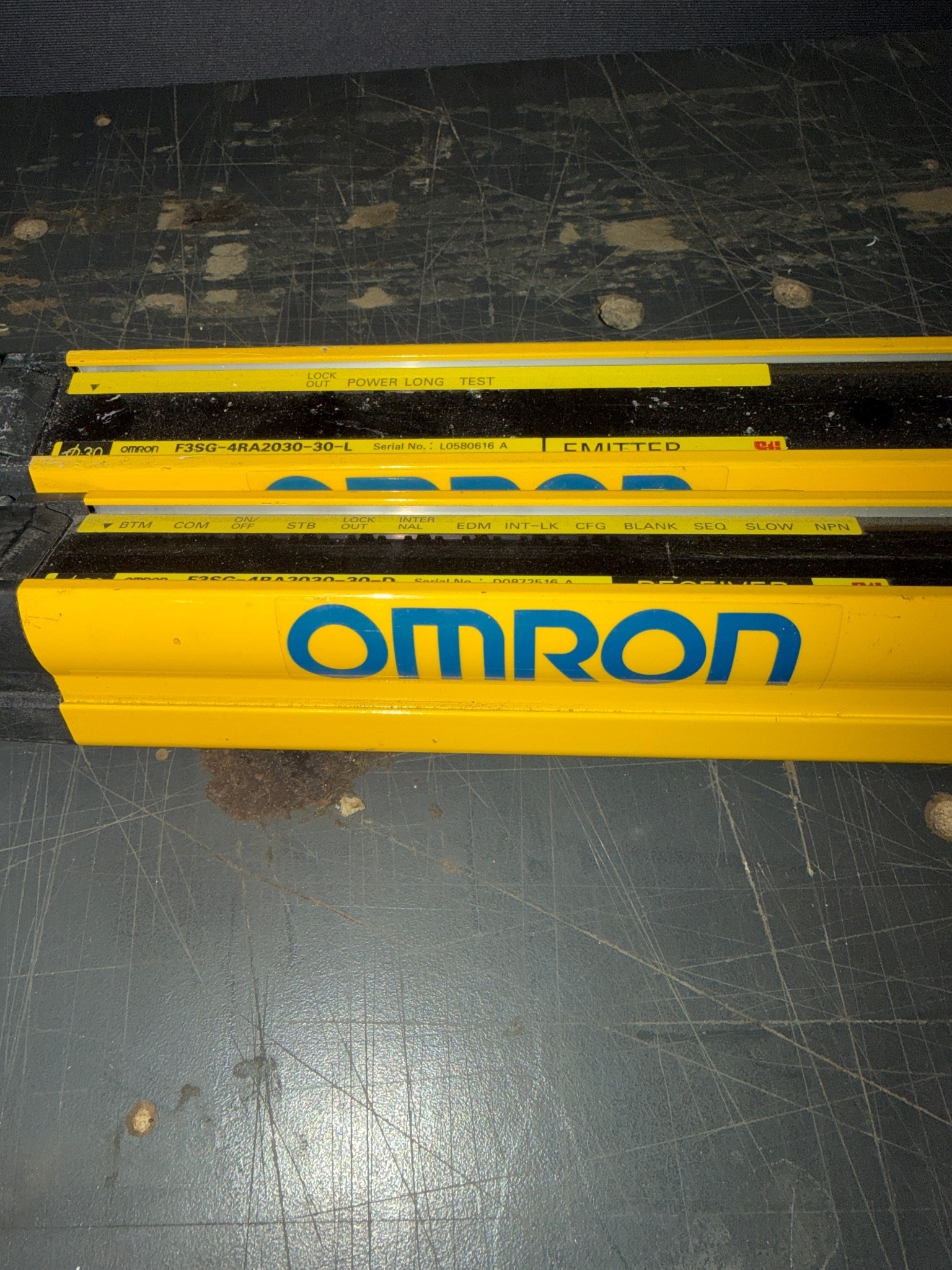 OMRON F3SG-4RA2030-30 Light Curtain Set 2030mm USED 2