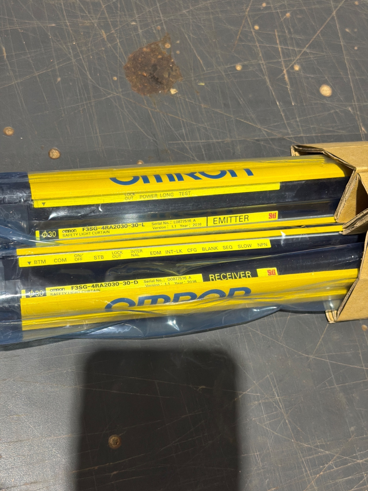 OMRON F3SG-4RA2030-30 Light Curtain Set 2030mm NEW Open Box 1