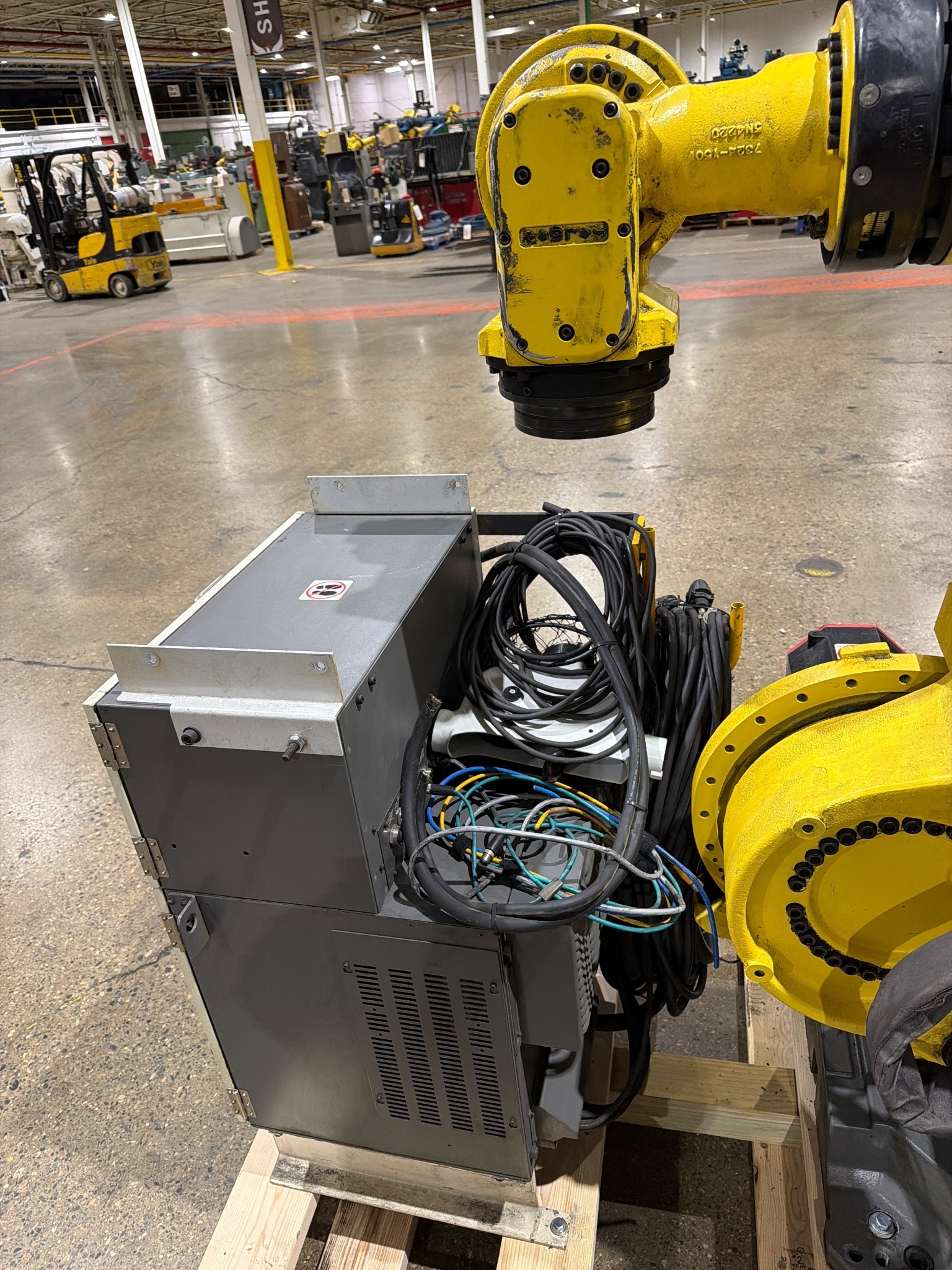 FANUC R-2000iB/210F Complete w/ R-30iB Controls USED 4