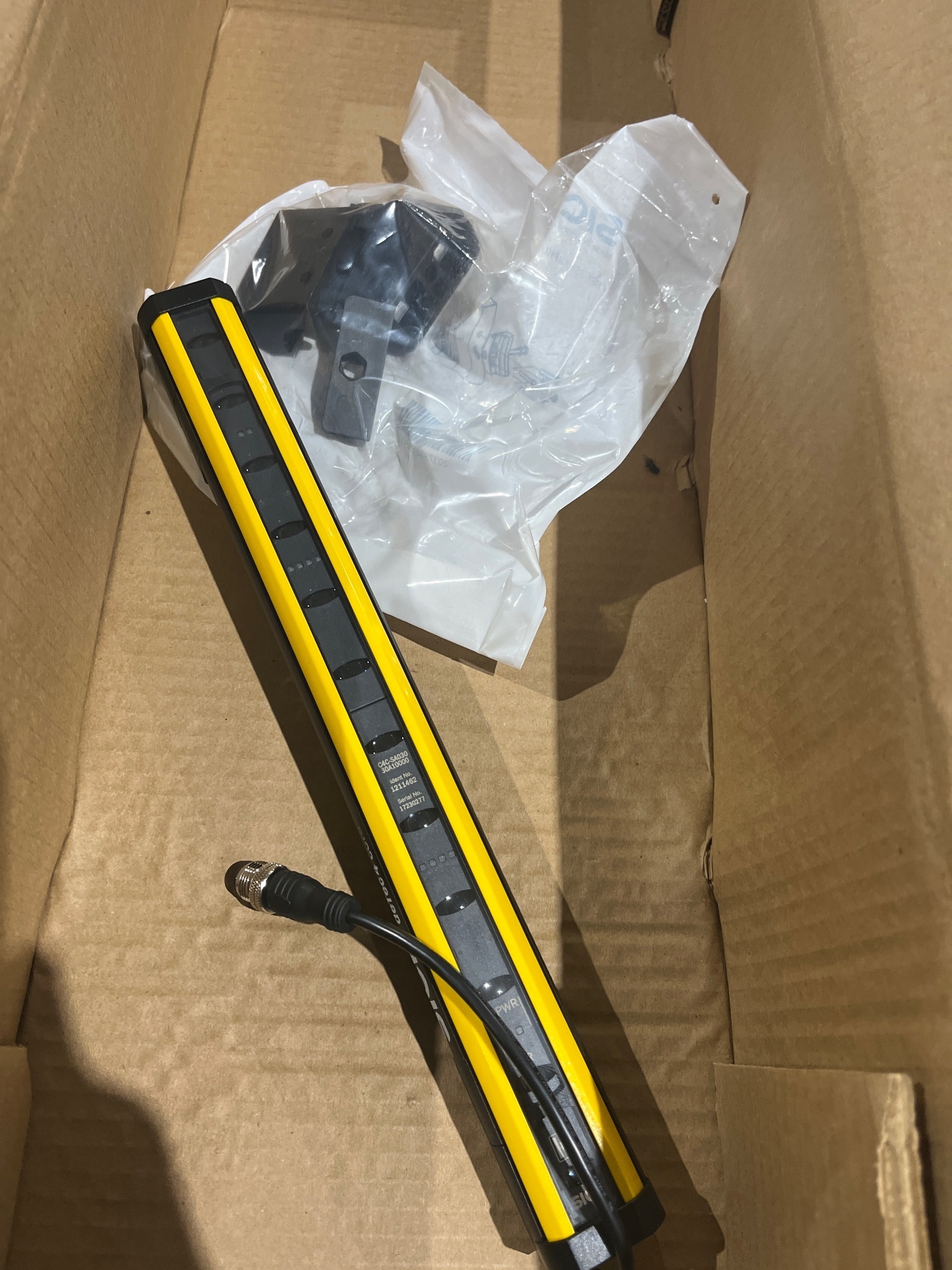 SICK C4C-SA0303030A10000 DETEC4 Light Curtain Emitter (300mm) NEW OPEN BOX 0