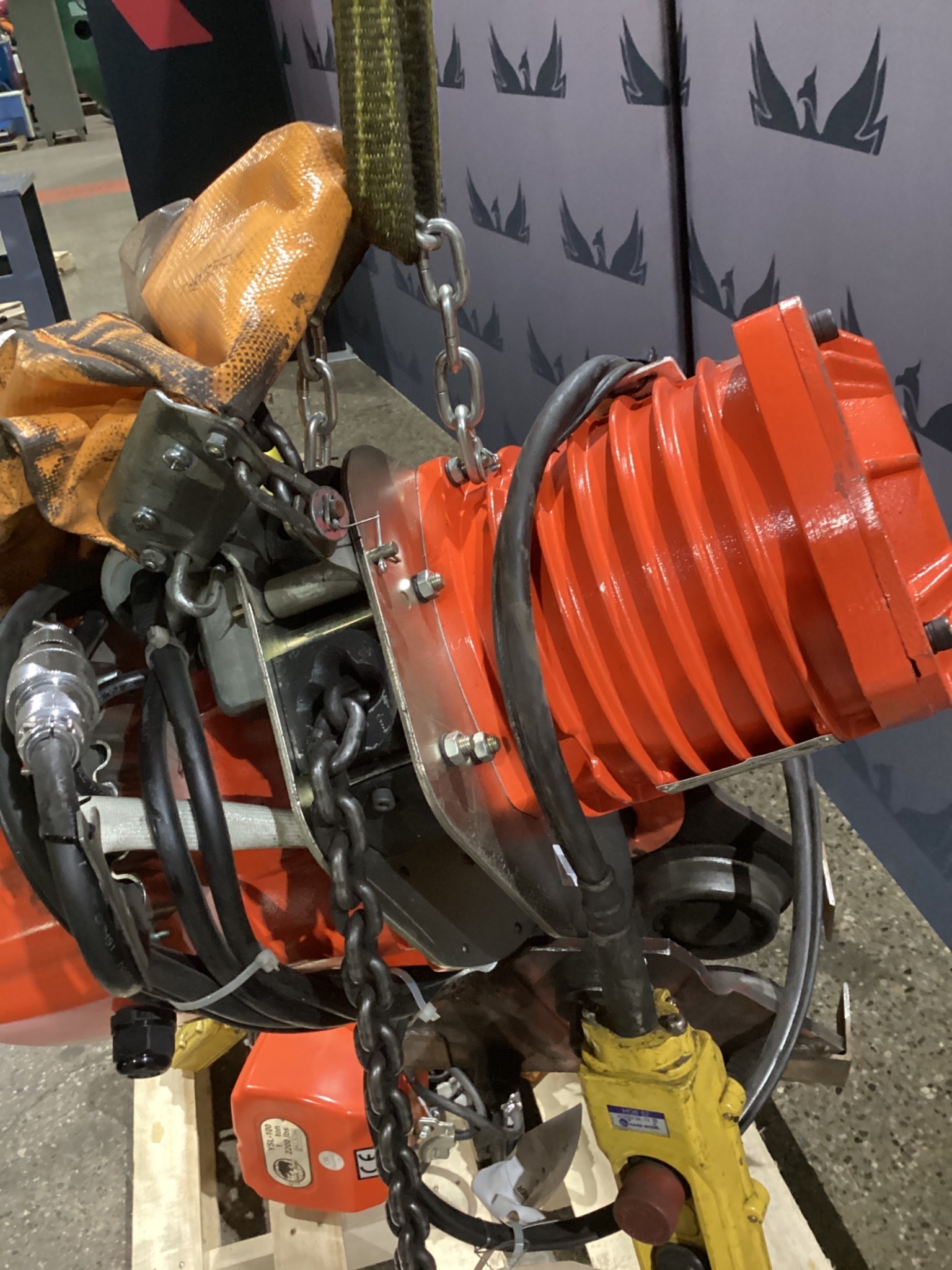 BLACK BEAR YSL-100 1-Ton Electric Chain Hoist USED 1
