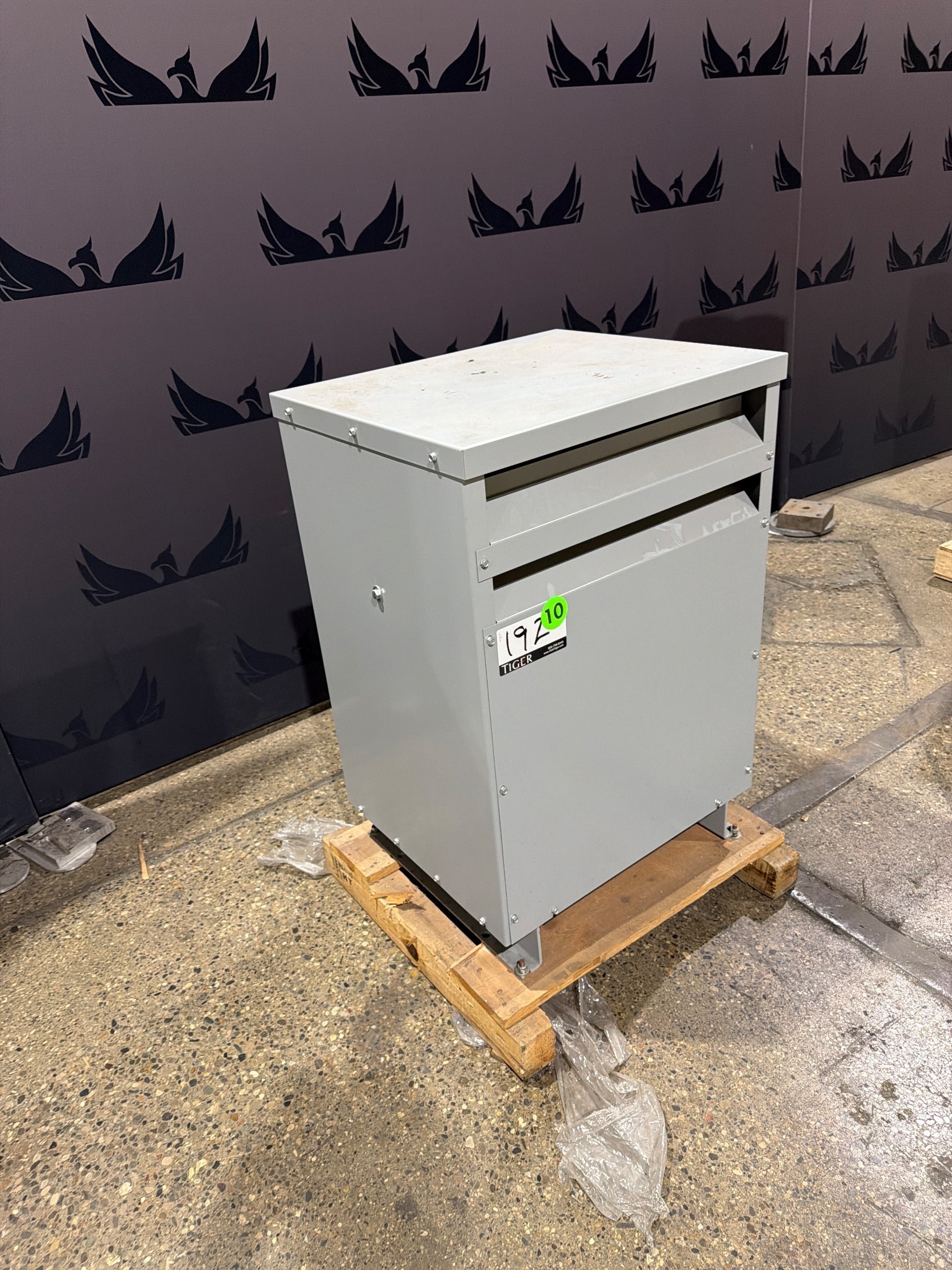 EATON V48M47T3016 30 KVA Distribution Transformer USED 1