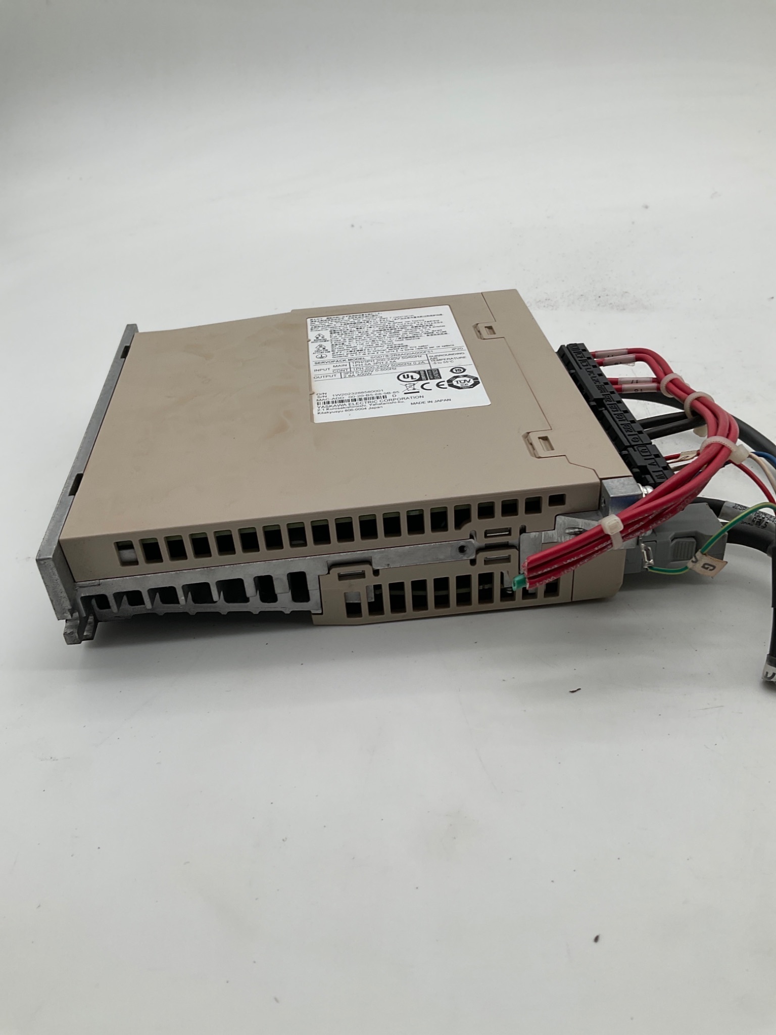 YASKAWA SGD7S-2R8AQ0A000F51 Sigma-7 SERVOPACK Servo Drive USED 2