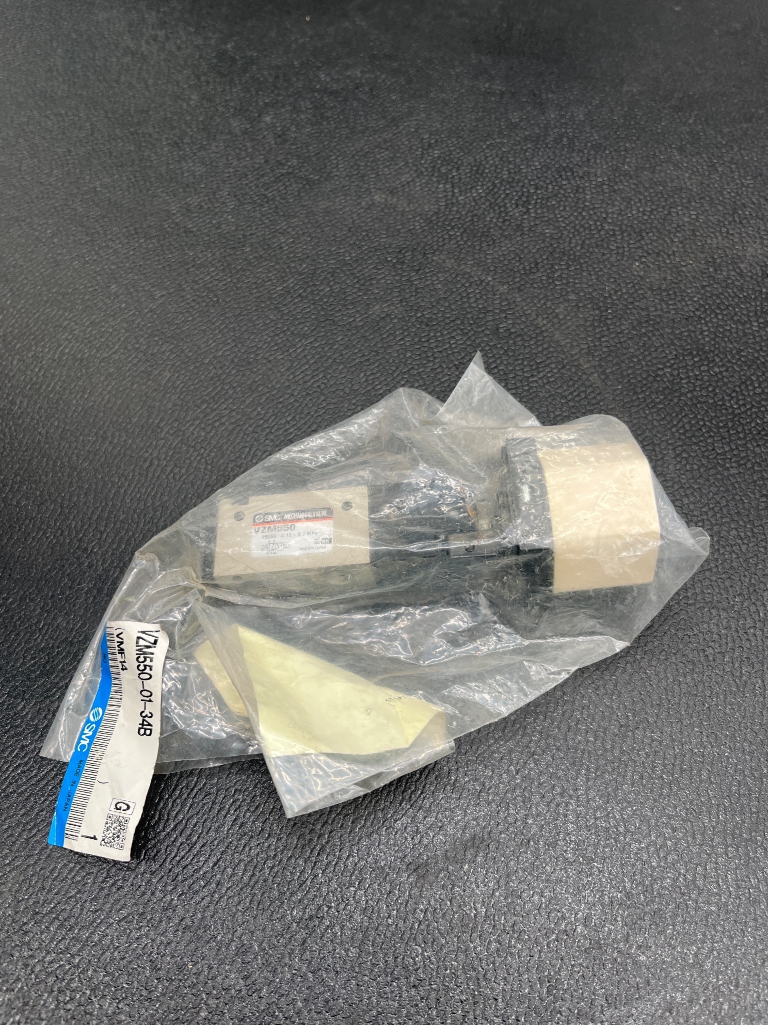 SMC VZM550-01-34B Mechanical Valve NEW 2