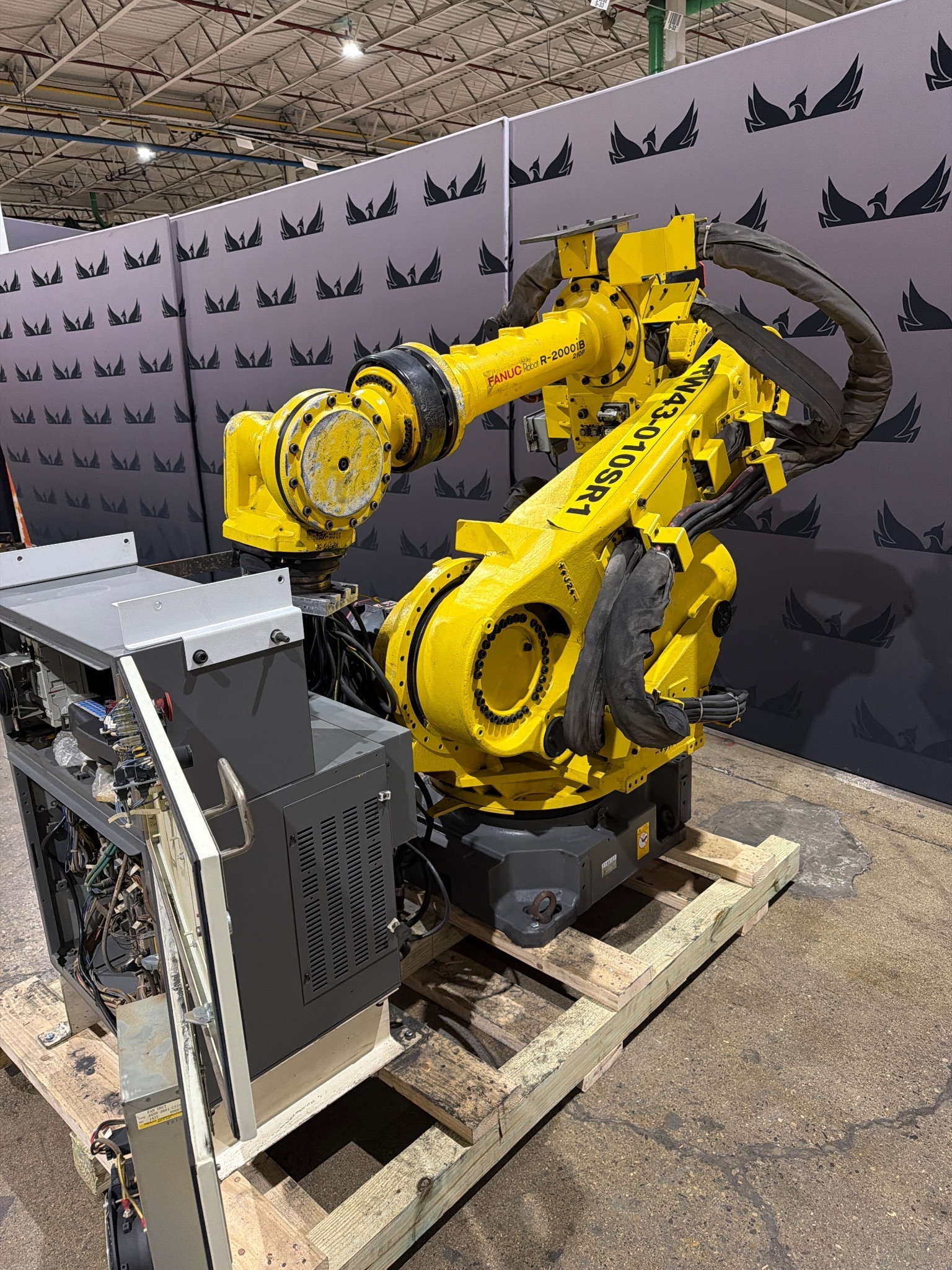 FANUC R-2000iB/210F Complete w/ R-30iB Controls USED 3