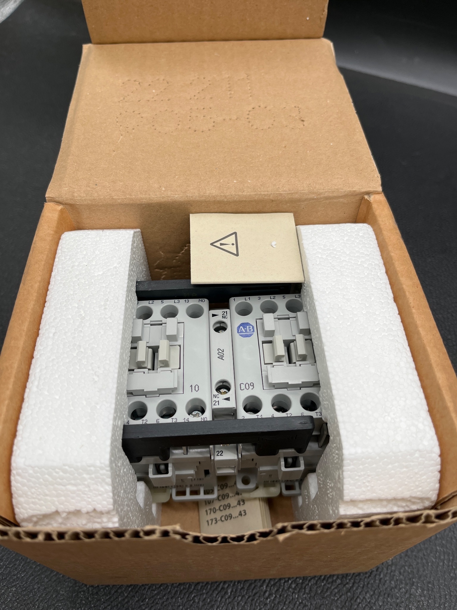 ALLEN BRADLEY 104-C09D22 Reversing Contactor NEW 1