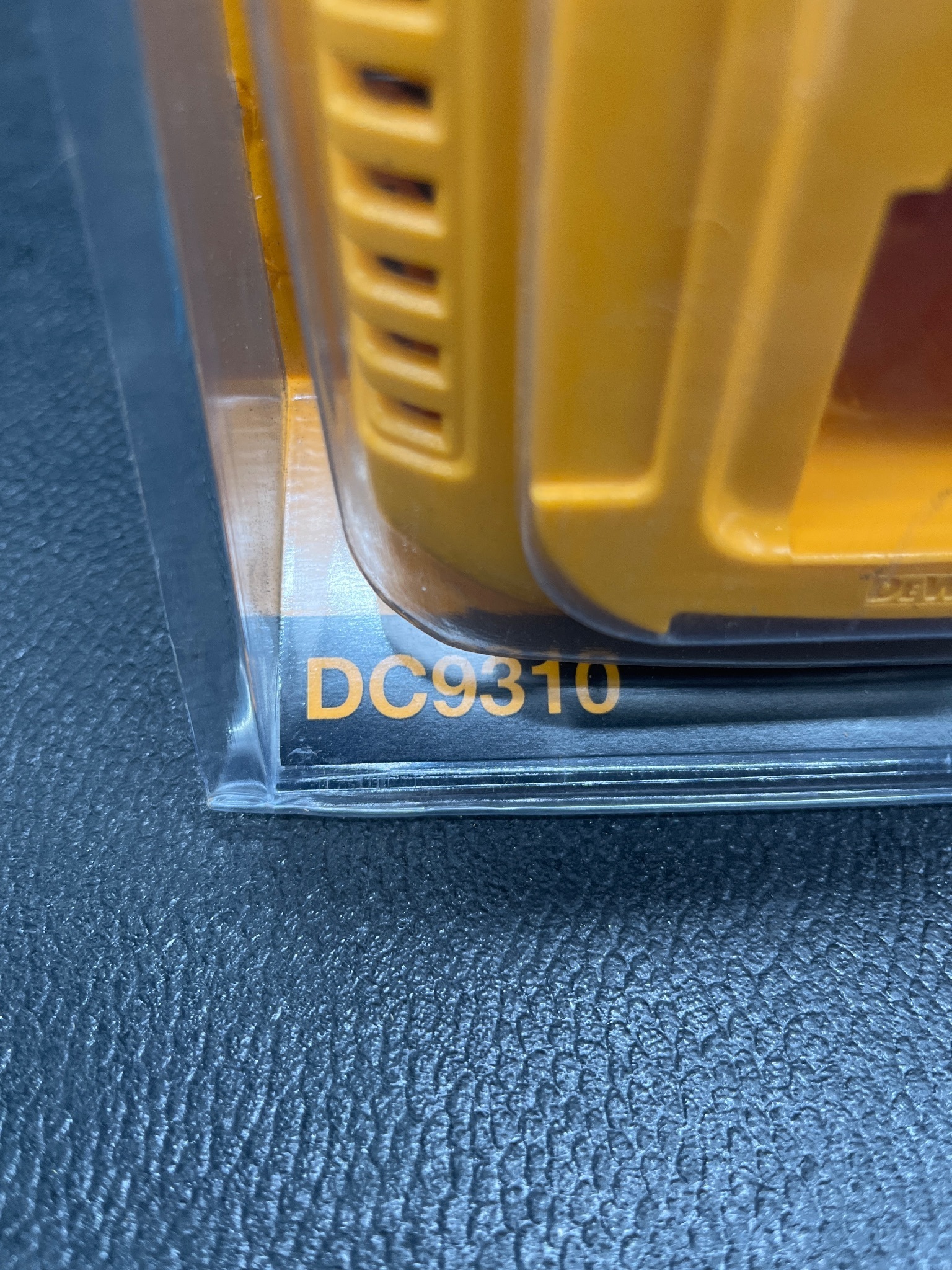 DEWALT DC9310 7.2V–18V NiCd/NiMH/Li-Ion Battery Charger NEW 4