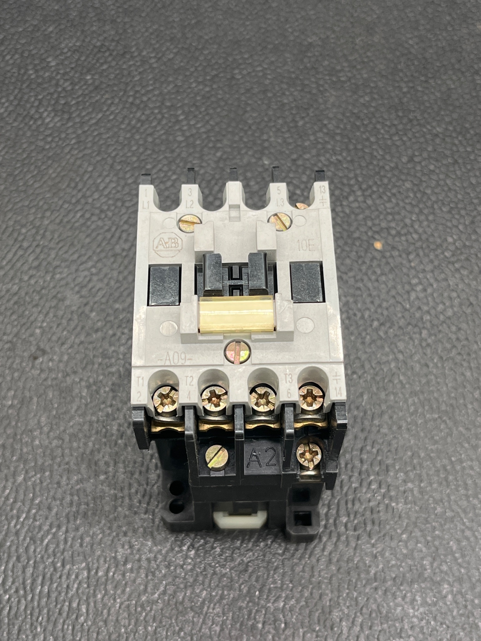 ALLEN BRADLEY 100-A09ND3 AC Contactor NEW 6