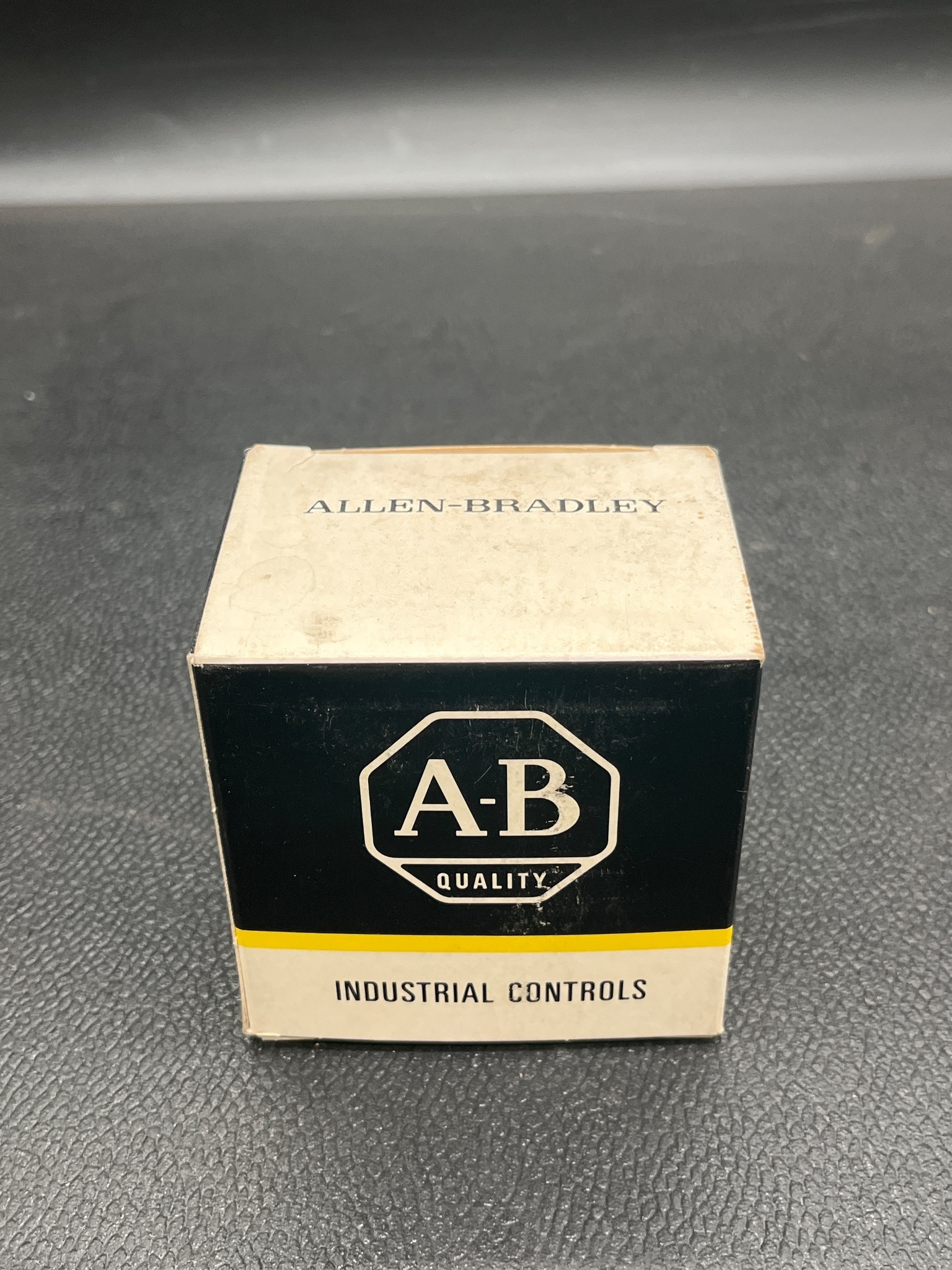 ALLEN BRADLEY 700-PC40 Relay Accessory NEW 1
