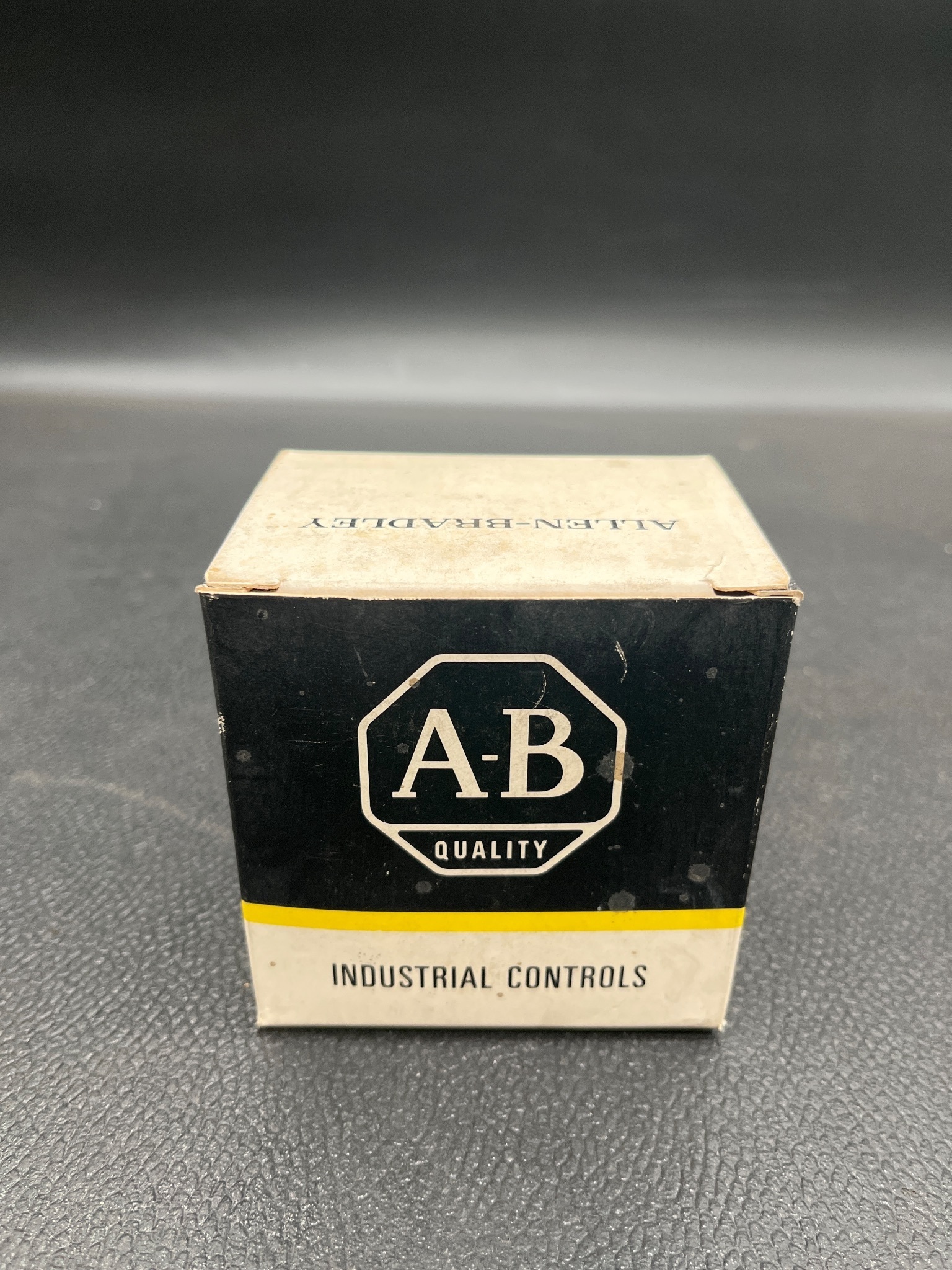 ALLEN BRADLEY 700-PC40 Relay Accessory NEW 3