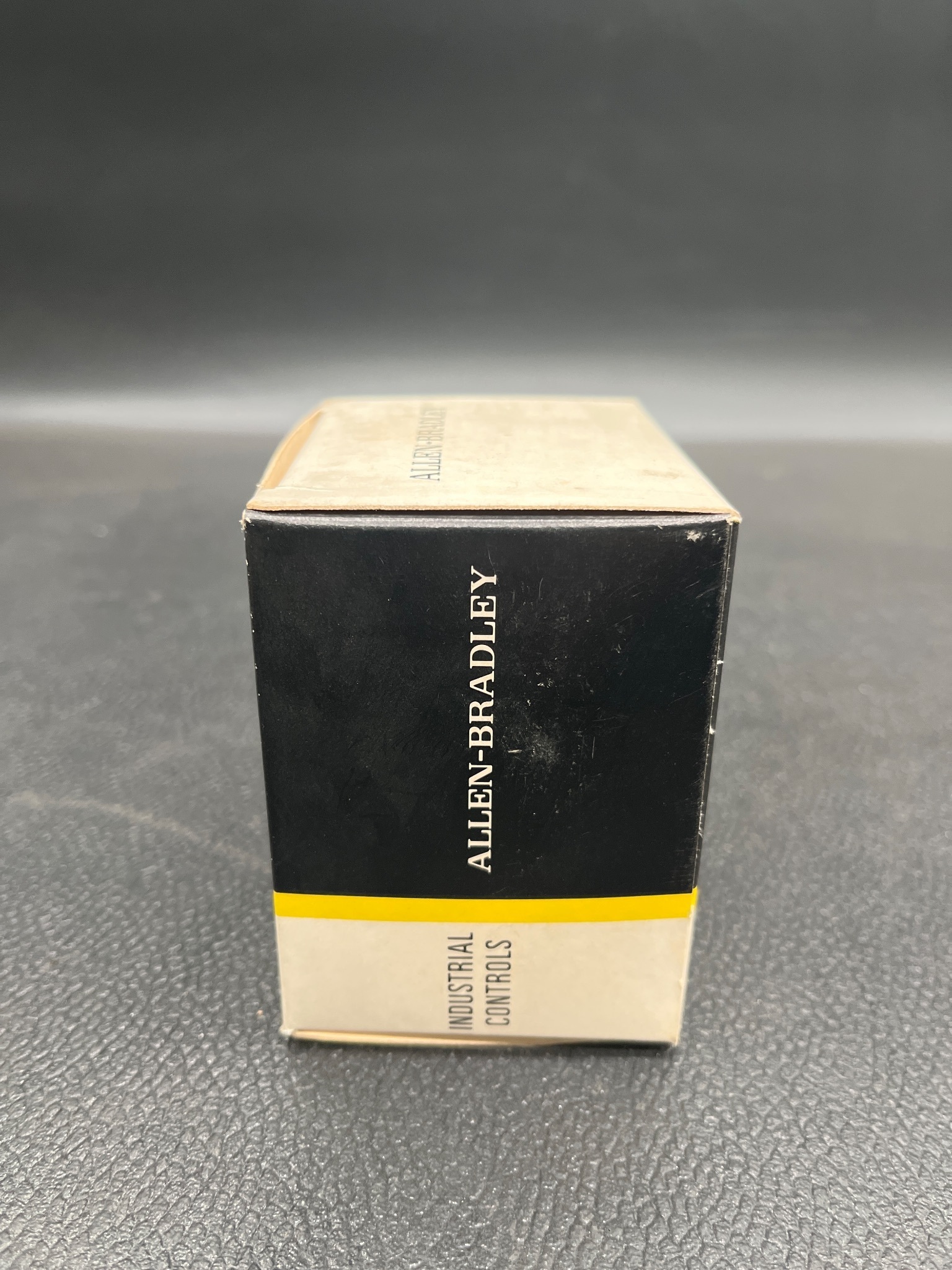 ALLEN BRADLEY 700-PC40 Relay Accessory NEW 4