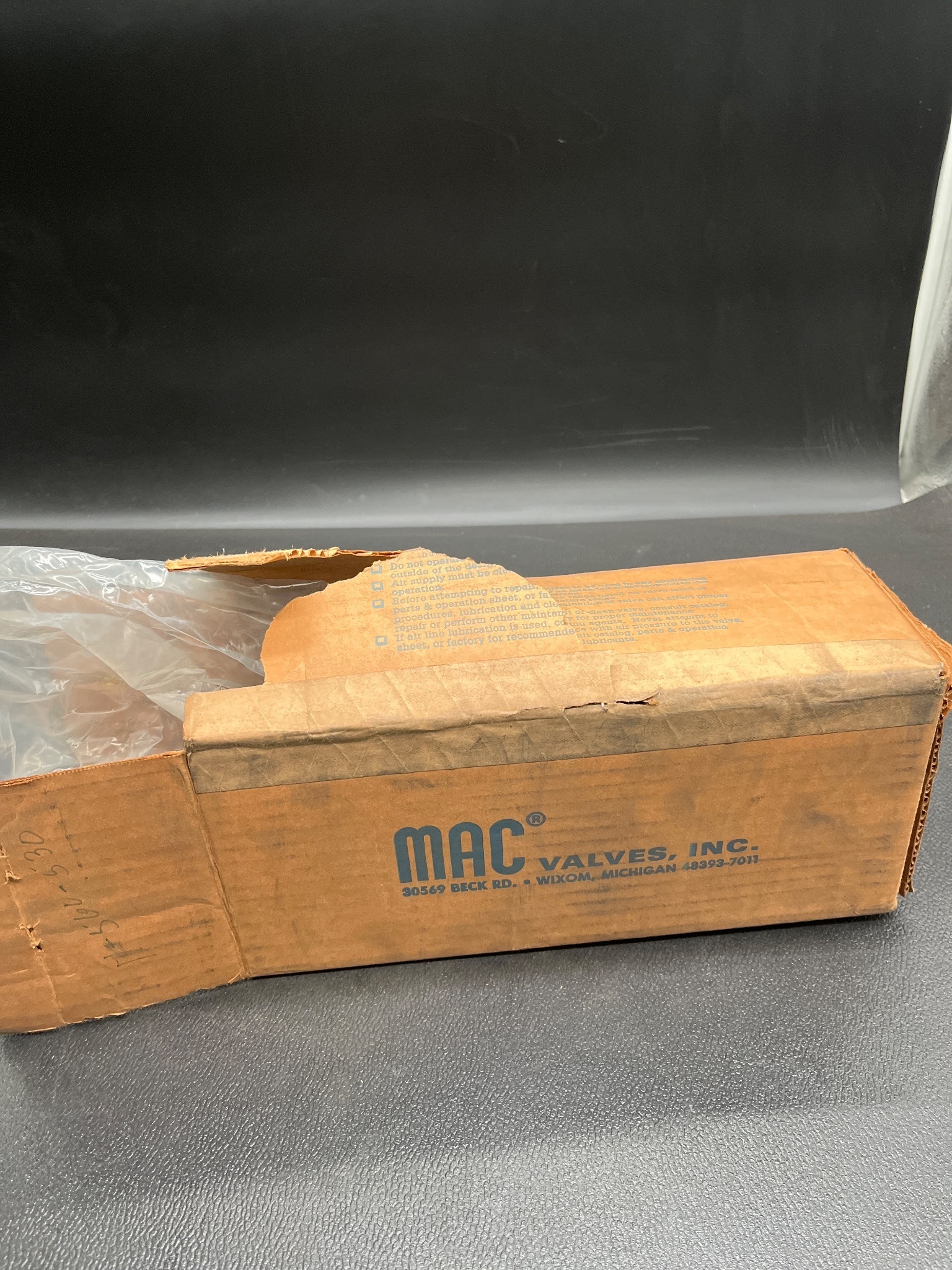 MAC 58D-13-526AA Valve with 250B-526AAAA Solenoid NEW 2