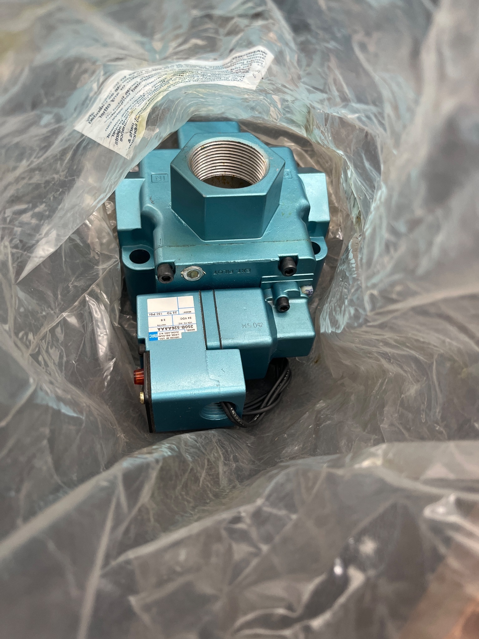 MAC 58D-13-526AA Valve with 250B-526AAAA Solenoid NEW 3