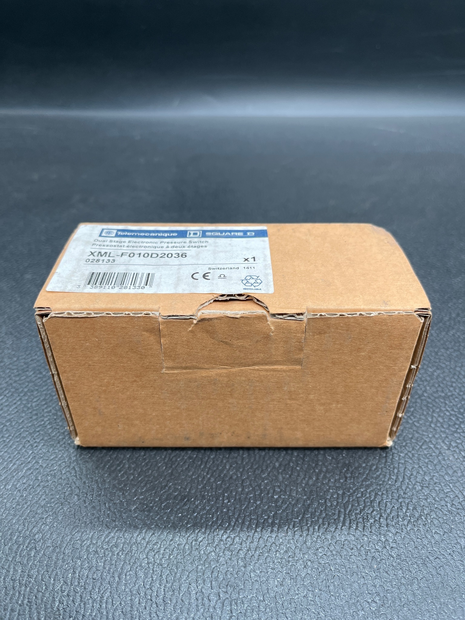 TELEMECANIQUE XML-F010D2036 Dual Stage Electronic Pressure Switch NEW 1