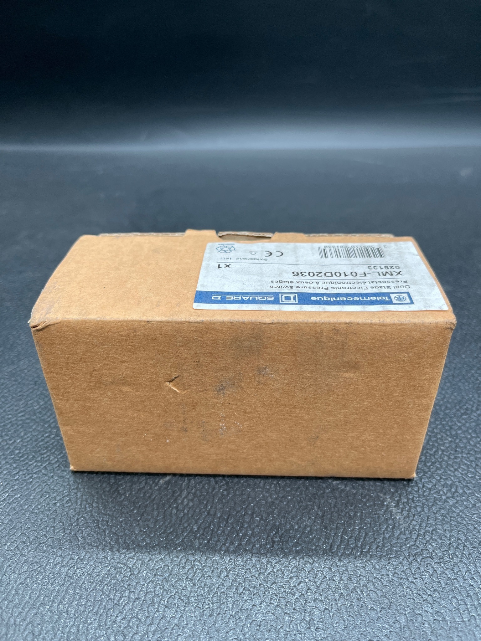 TELEMECANIQUE XML-F010D2036 Dual Stage Electronic Pressure Switch NEW 3