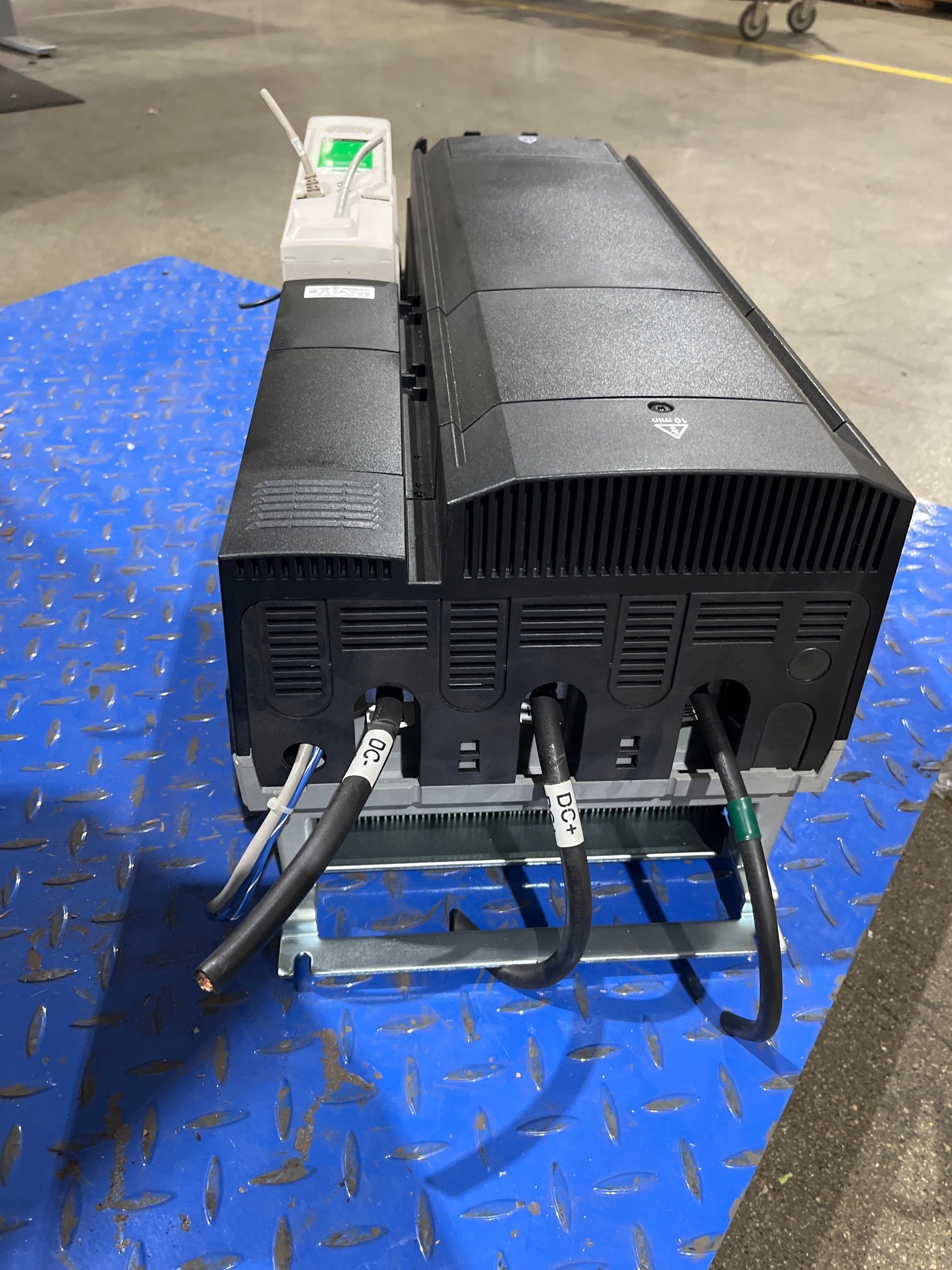 CONTROL TECHNIQUES M000-094-02000-DUO Unidrive M700 90/110kW USED 2