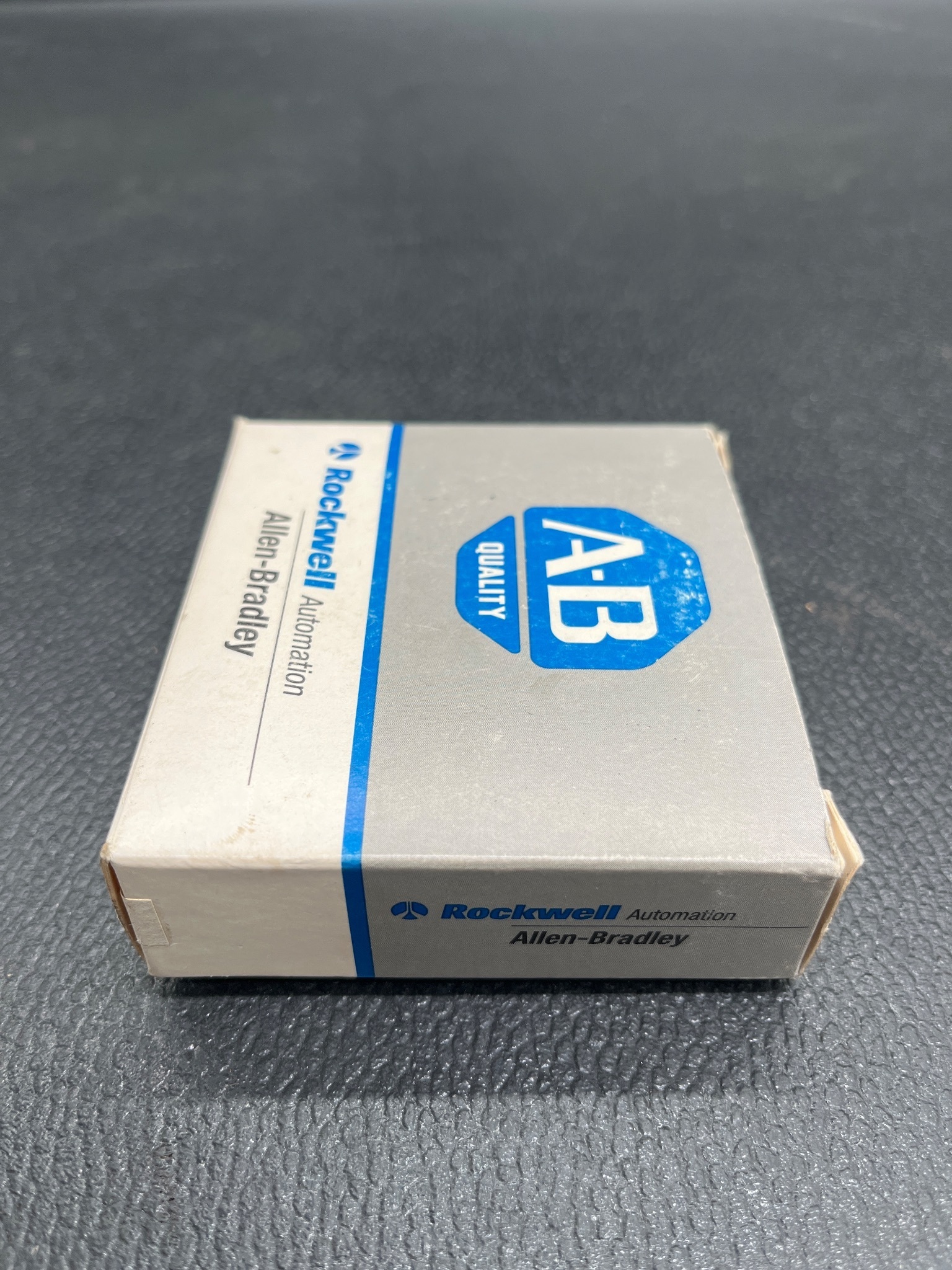 ALLEN BRADLEY 1492-GHD050 2-Pole Circuit Breaker 5.0 Amp NEW 1