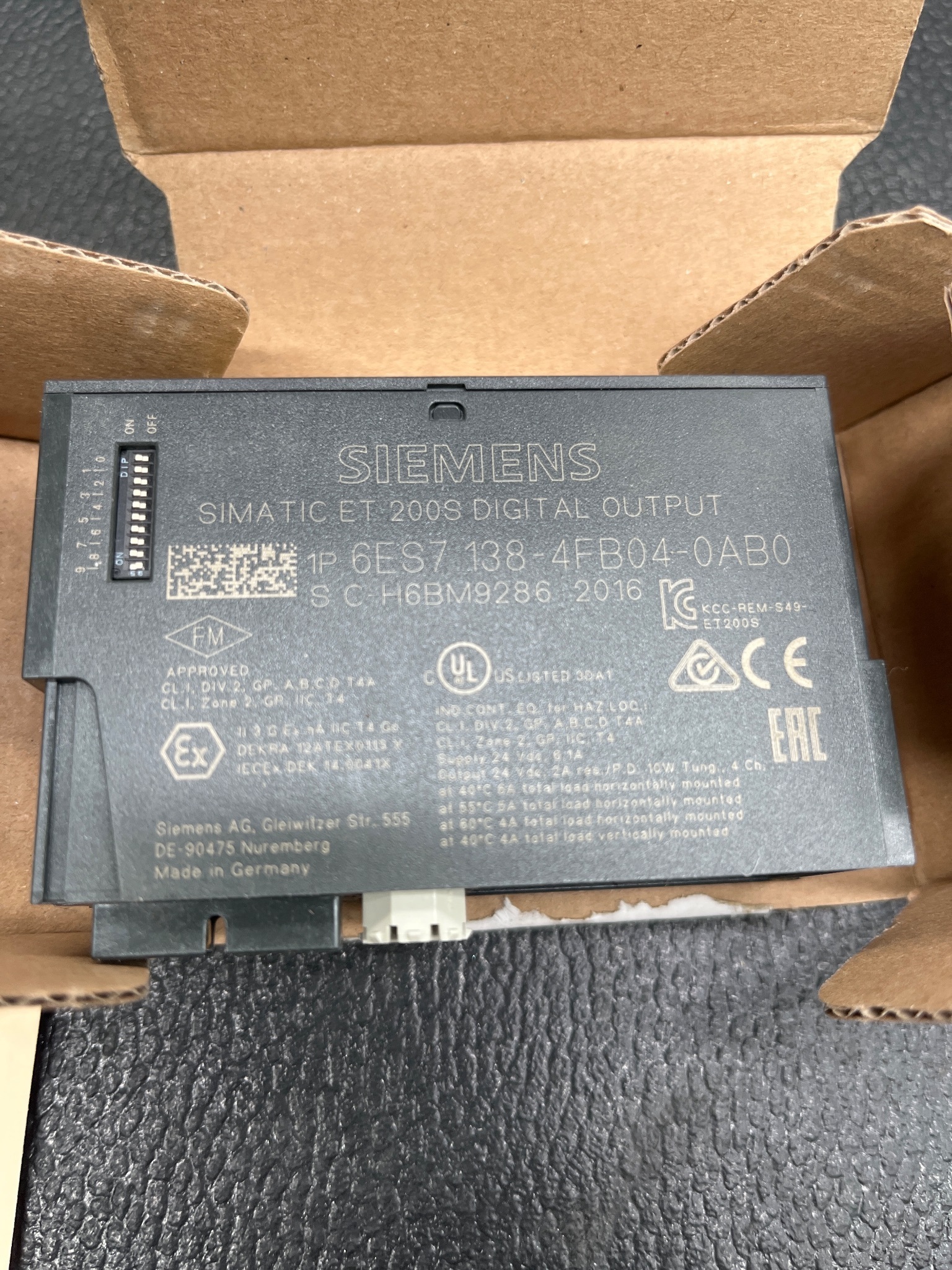 SIEMENS 6ES7 138-4FB04-0AB0 Digital Output Module SIMATIC ET 200S NEW 5