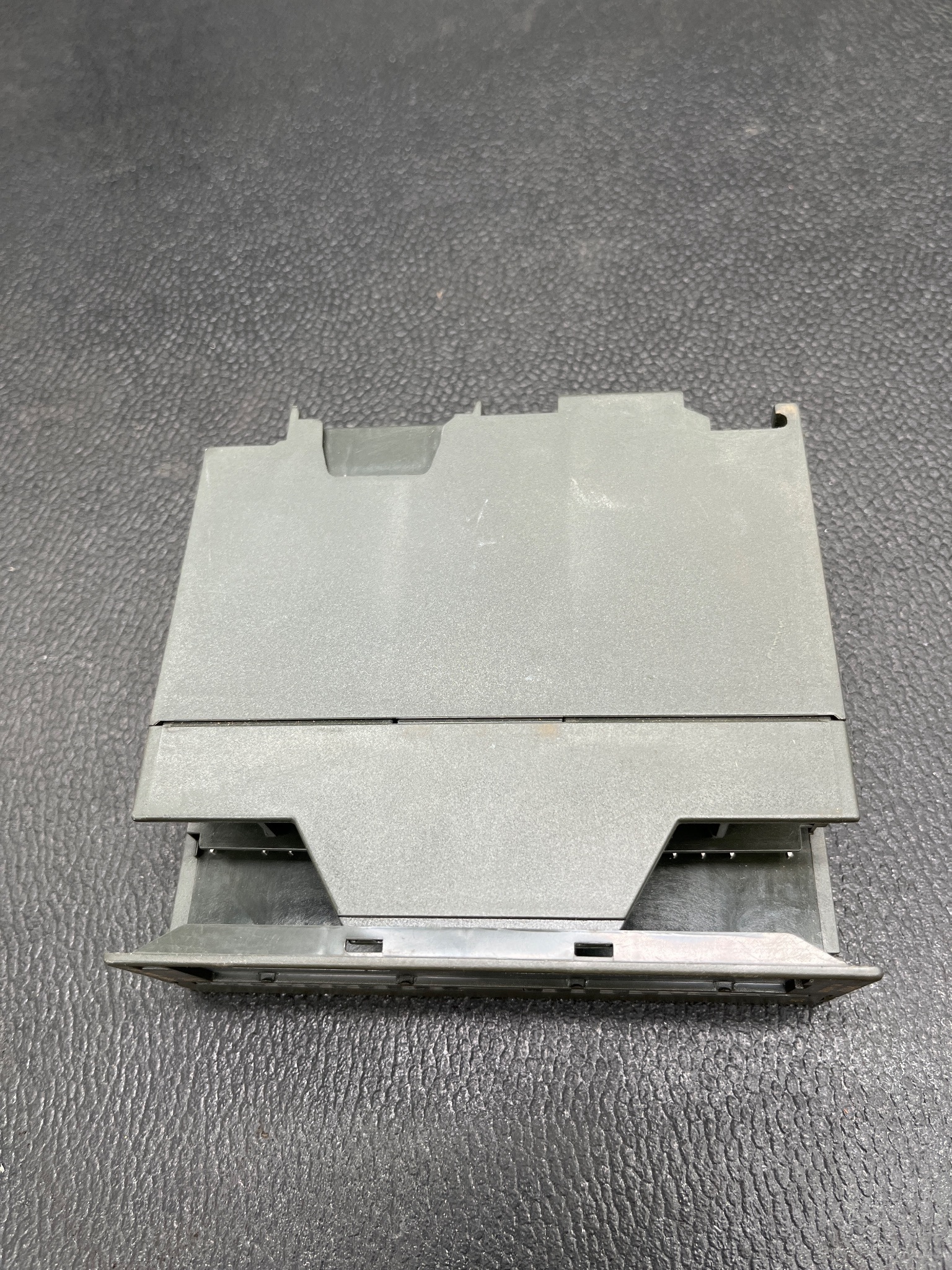 SIEMENS 6ES7 332-7ND00-0AB0 Analog Output Module SM332 USED 1