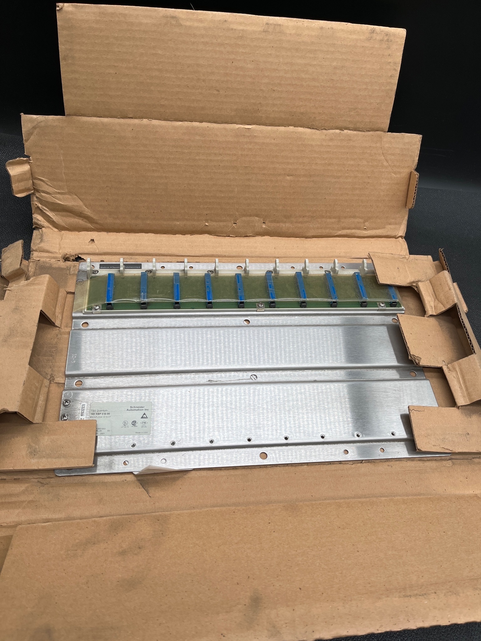 SCHNEIDER 140XBP01000 TSX Quantum Backplane 10 Slot NEW 0