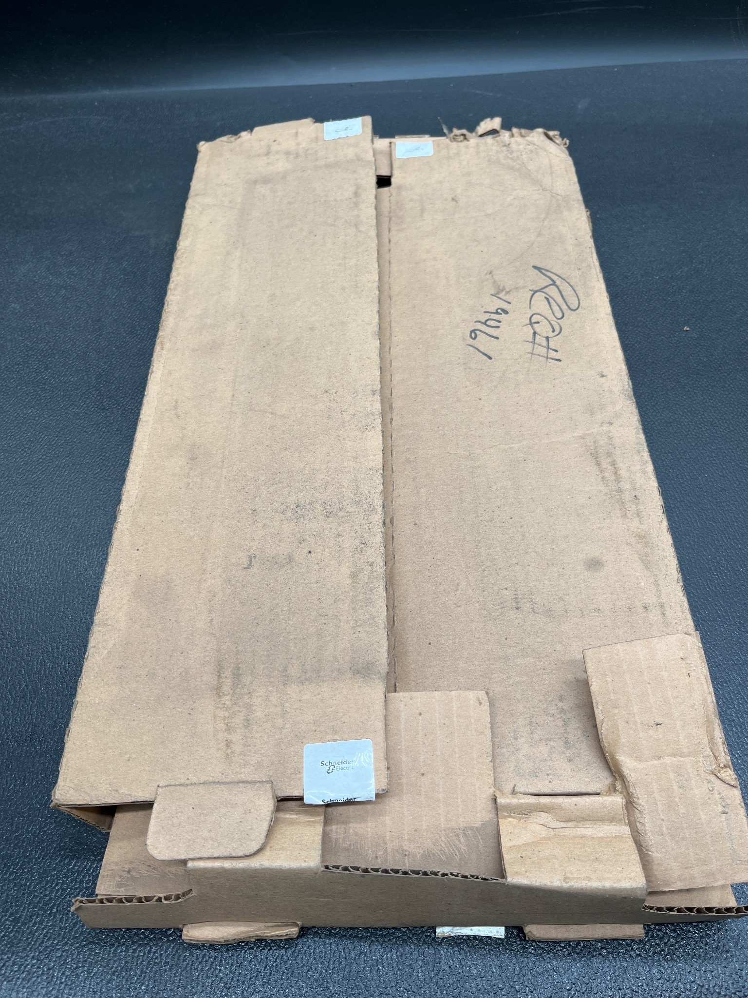 SCHNEIDER 140XBP01000 TSX Quantum Backplane 10 Slot NEW 3