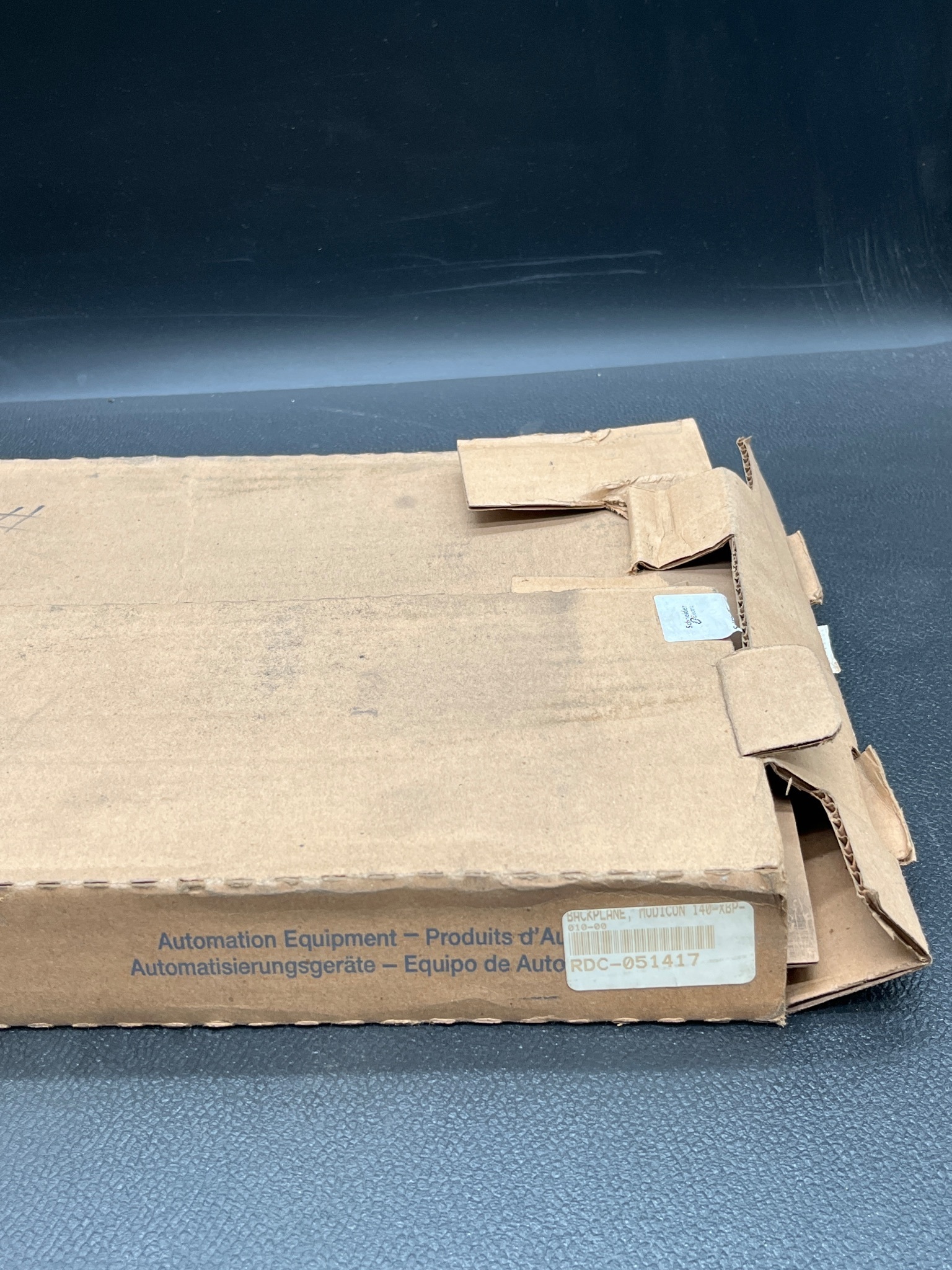 SCHNEIDER 140XBP01000 TSX Quantum Backplane 10 Slot NEW 4