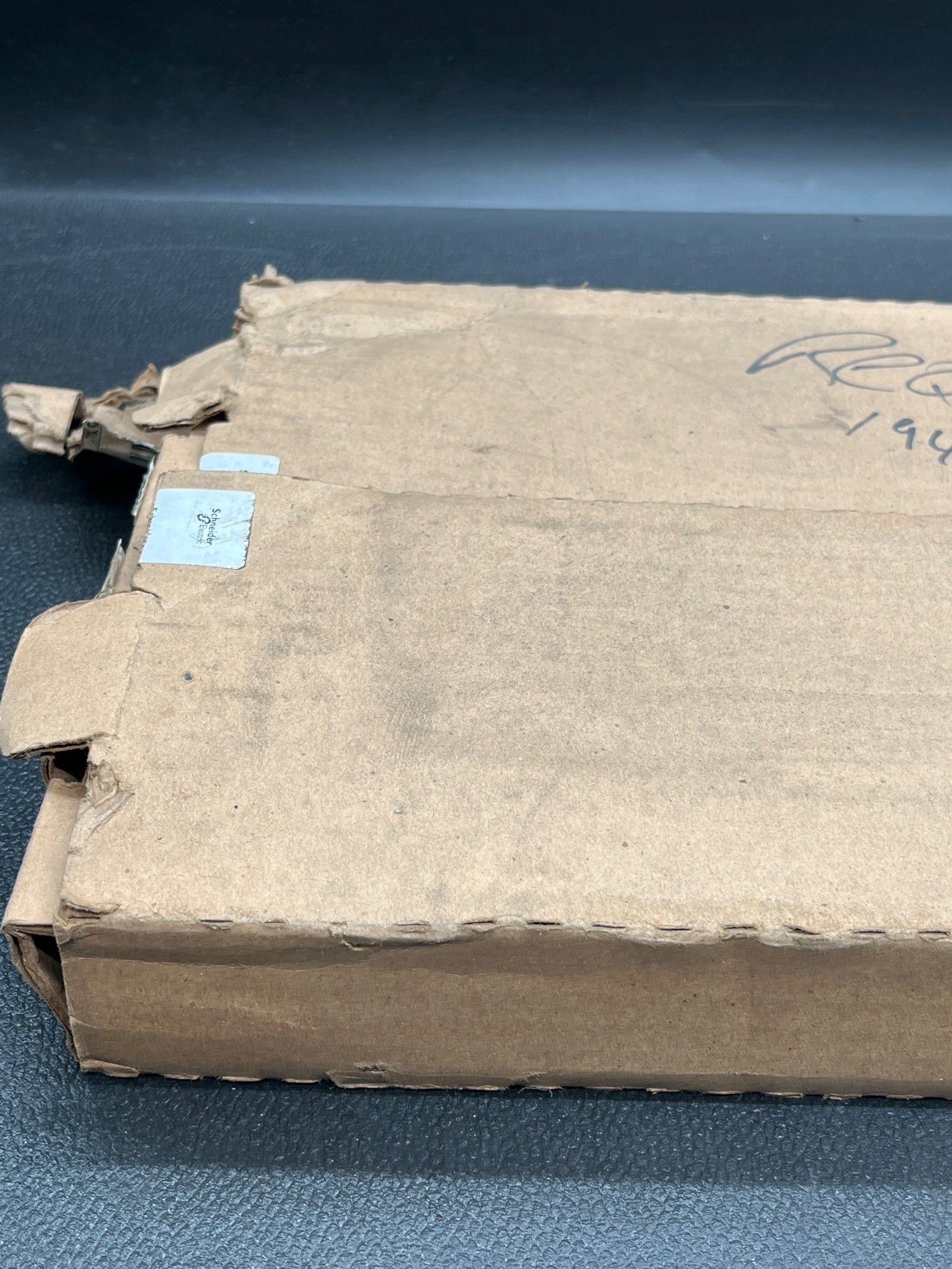 SCHNEIDER 140XBP01000 TSX Quantum Backplane 10 Slot NEW 5