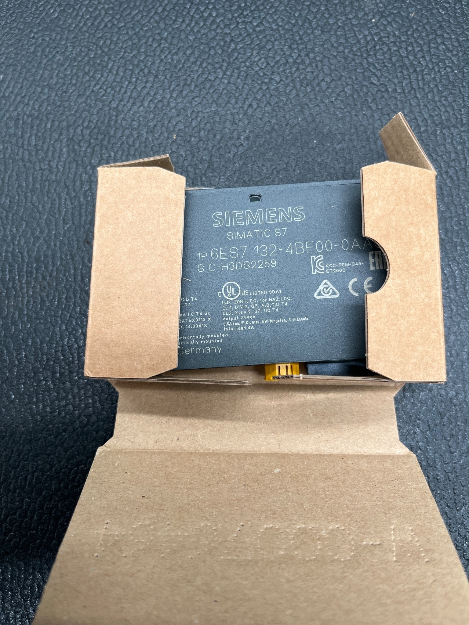 SIEMENS 6ES7 132-4BF00-0AA0 SIMATIC ET 200S Digital Output Module NEW 5