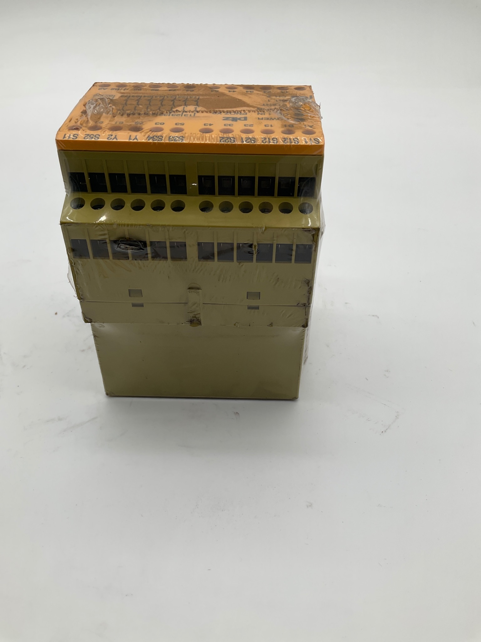 PILZ 774609 Safety Relay Module NEW 2
