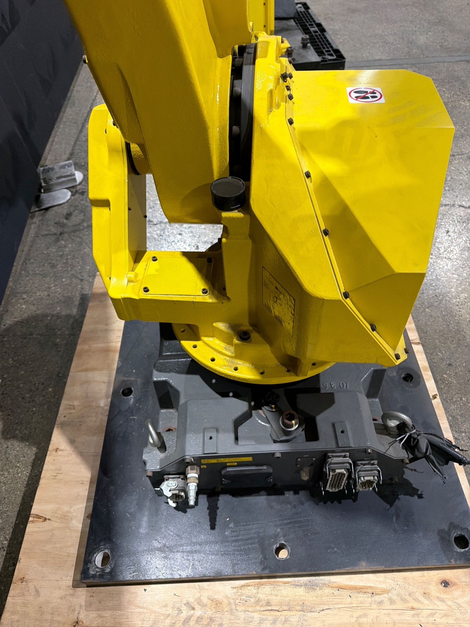 FANUC M-710iC/50 ROBOT ARM & CONTROLLER USED 5