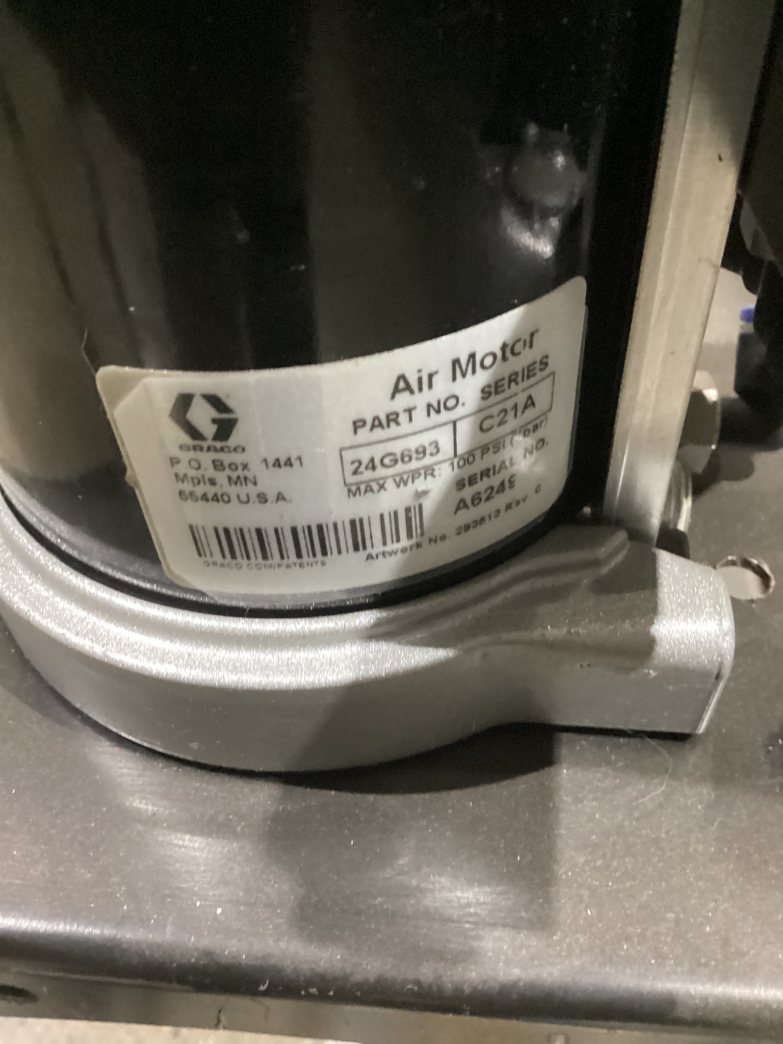 GRACO 24G693 AIR MOTOR DUAL STAINLESS PRESSURE POT SYSTEM 100PSI USED 5