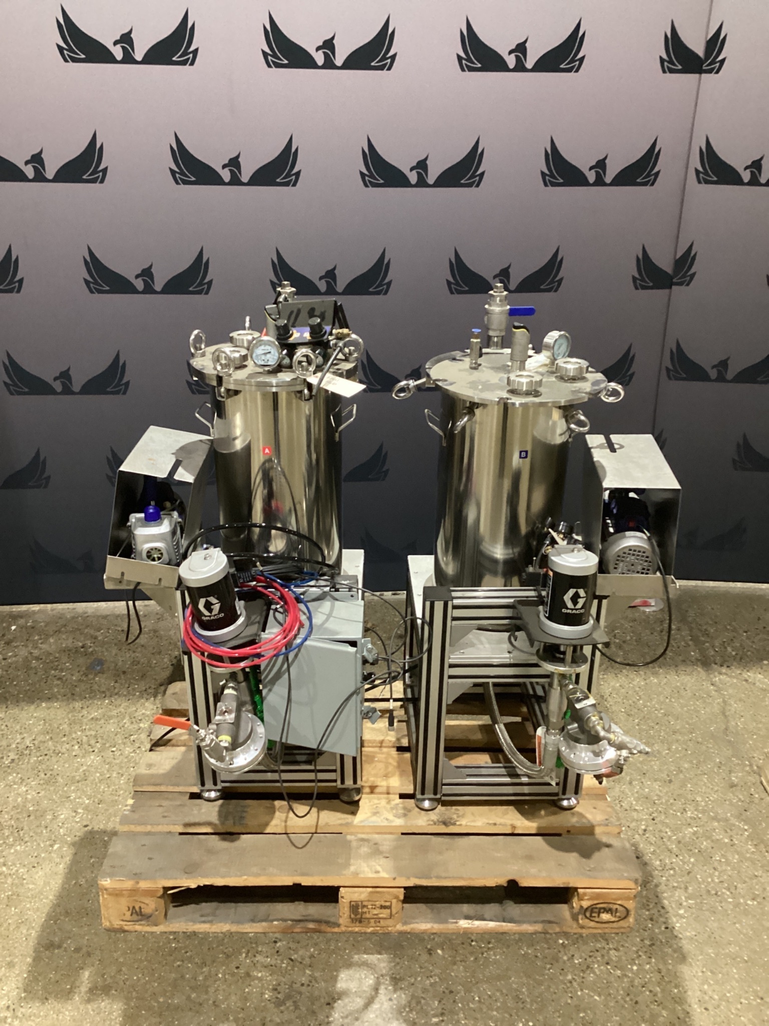 GRACO 24G693 AIR MOTOR DUAL STAINLESS PRESSURE POT SYSTEM USED 0