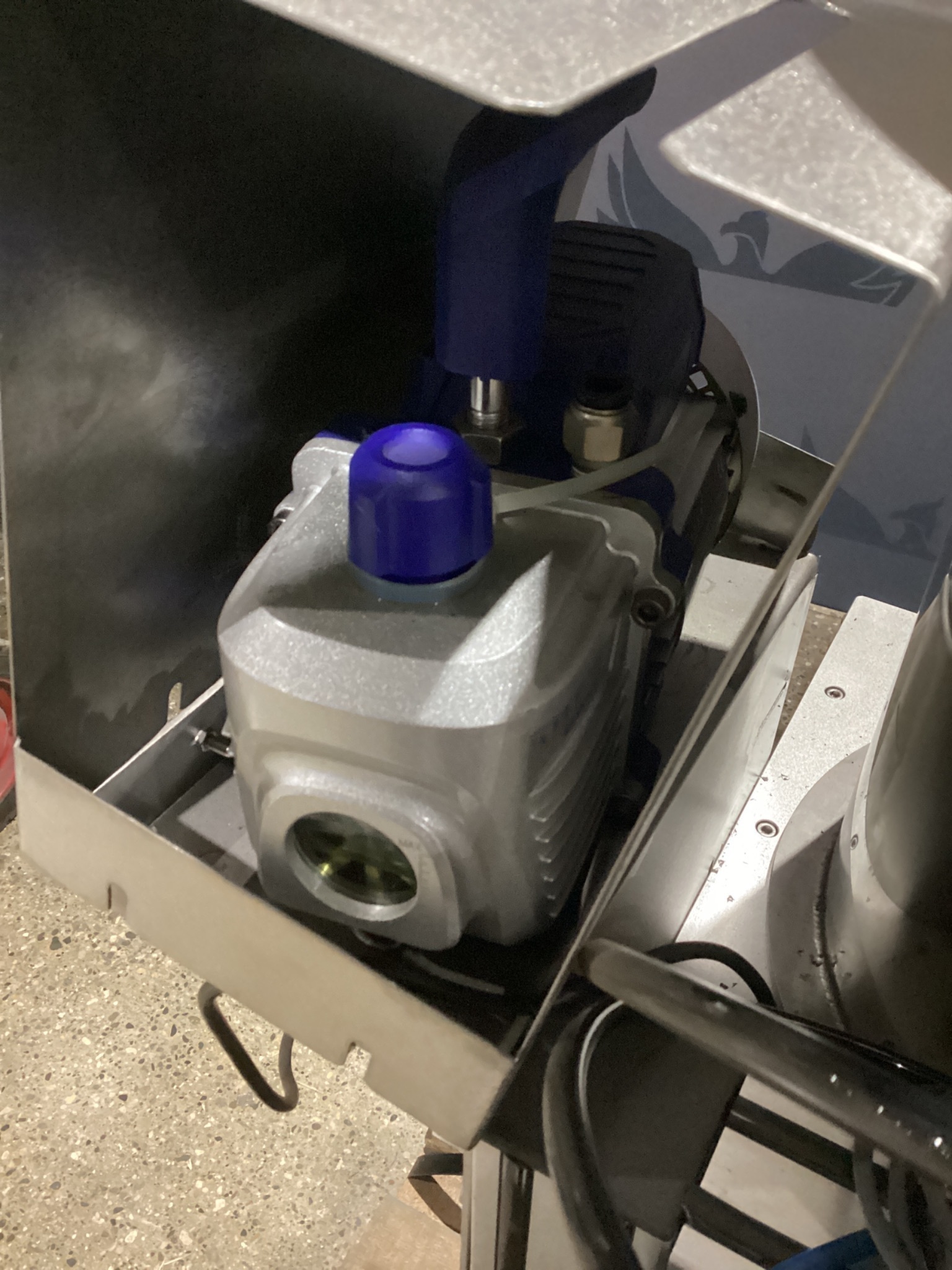 GRACO 24G693 AIR MOTOR DUAL STAINLESS PRESSURE POT SYSTEM USED 2