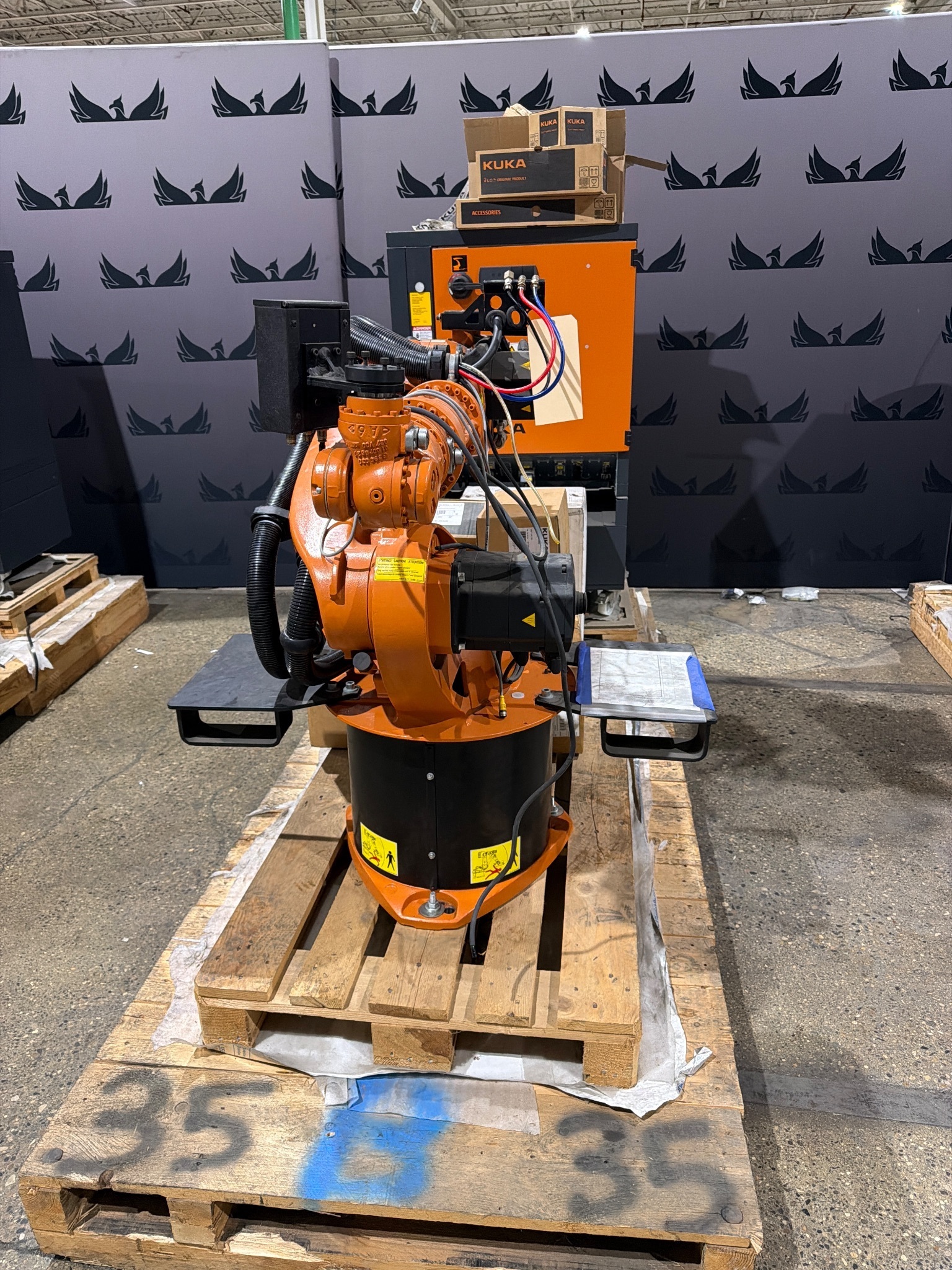 KUKA KR16 L6-2 w/ KR C4 Controls Lincoln R550 Weld Package & TT3A Reamer NEW 0