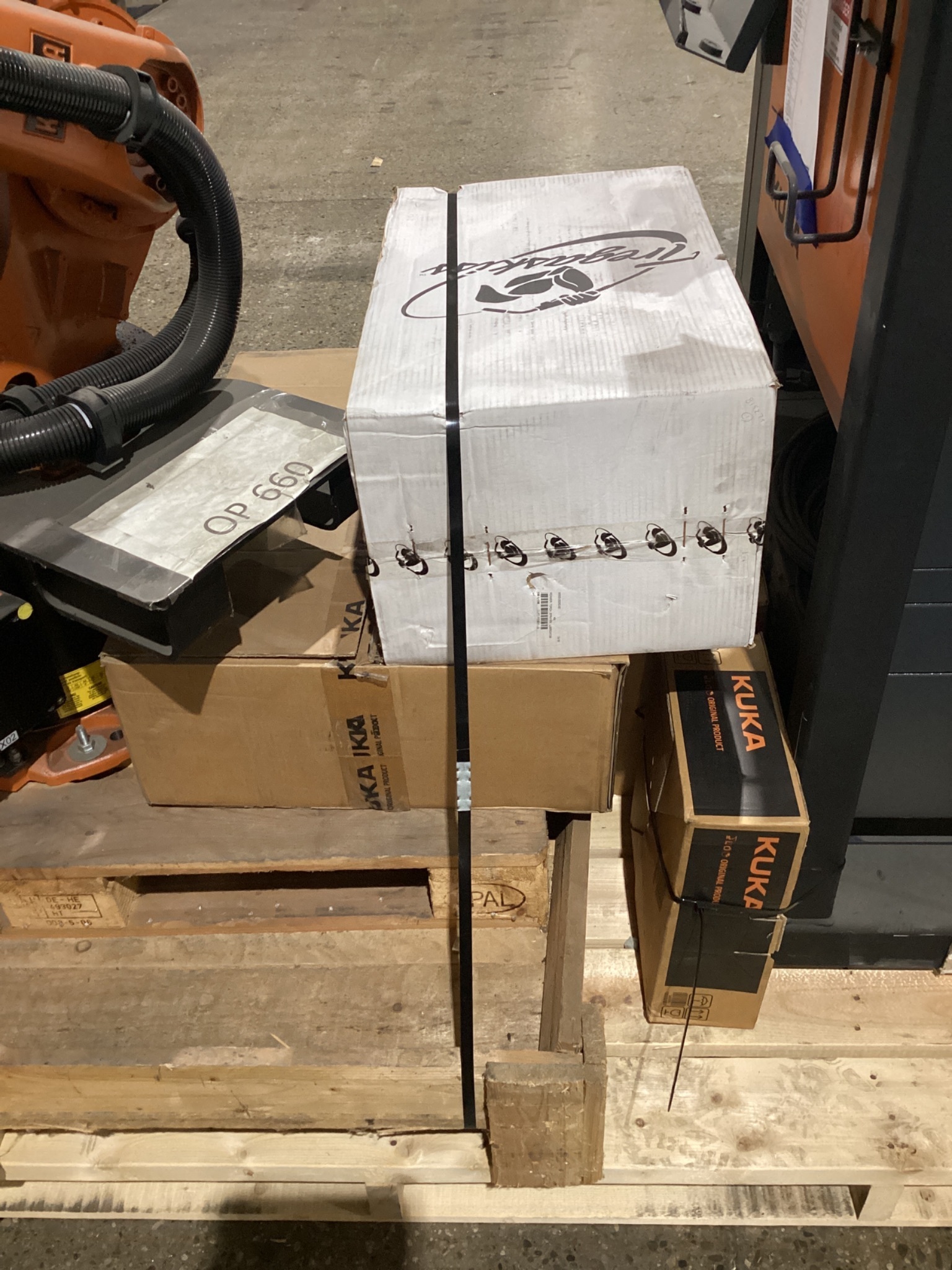 KUKA KR16 L6-2 w/ KR C4 Controls Lincoln R550 Weld Package & TT3A Reamer NEW 5