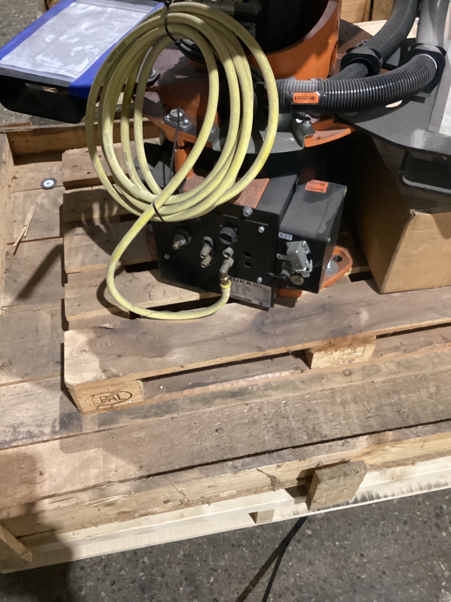 KUKA KR16 L6-2 w/ KR C4 Controls Lincoln R550 Weld Package & TT3A Reamer NEW 7