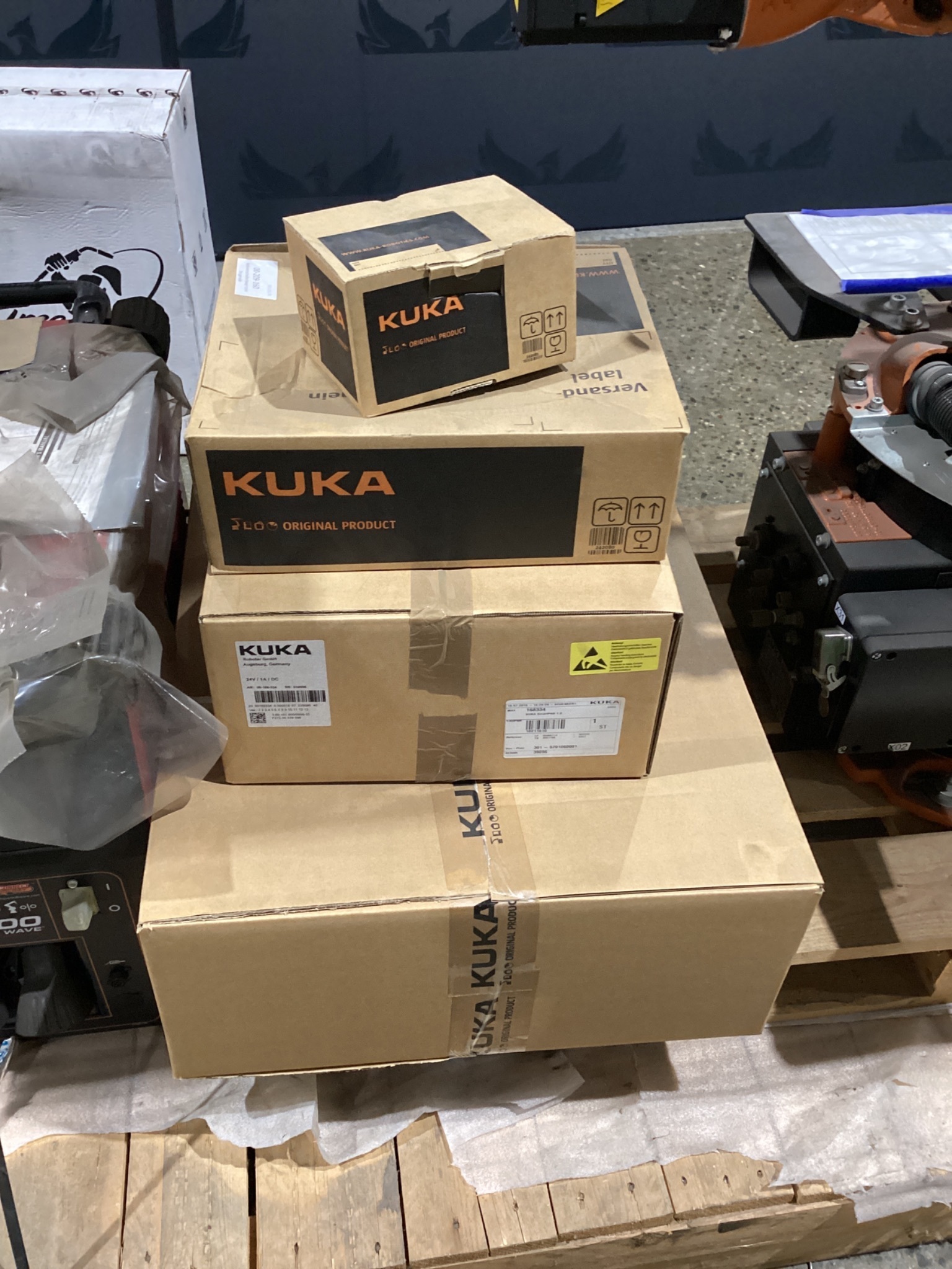 KUKA KR16 L6-2 w/ KR C4 Controls Lincoln R550 Weld Package & TT3A Reamer NEW 9
