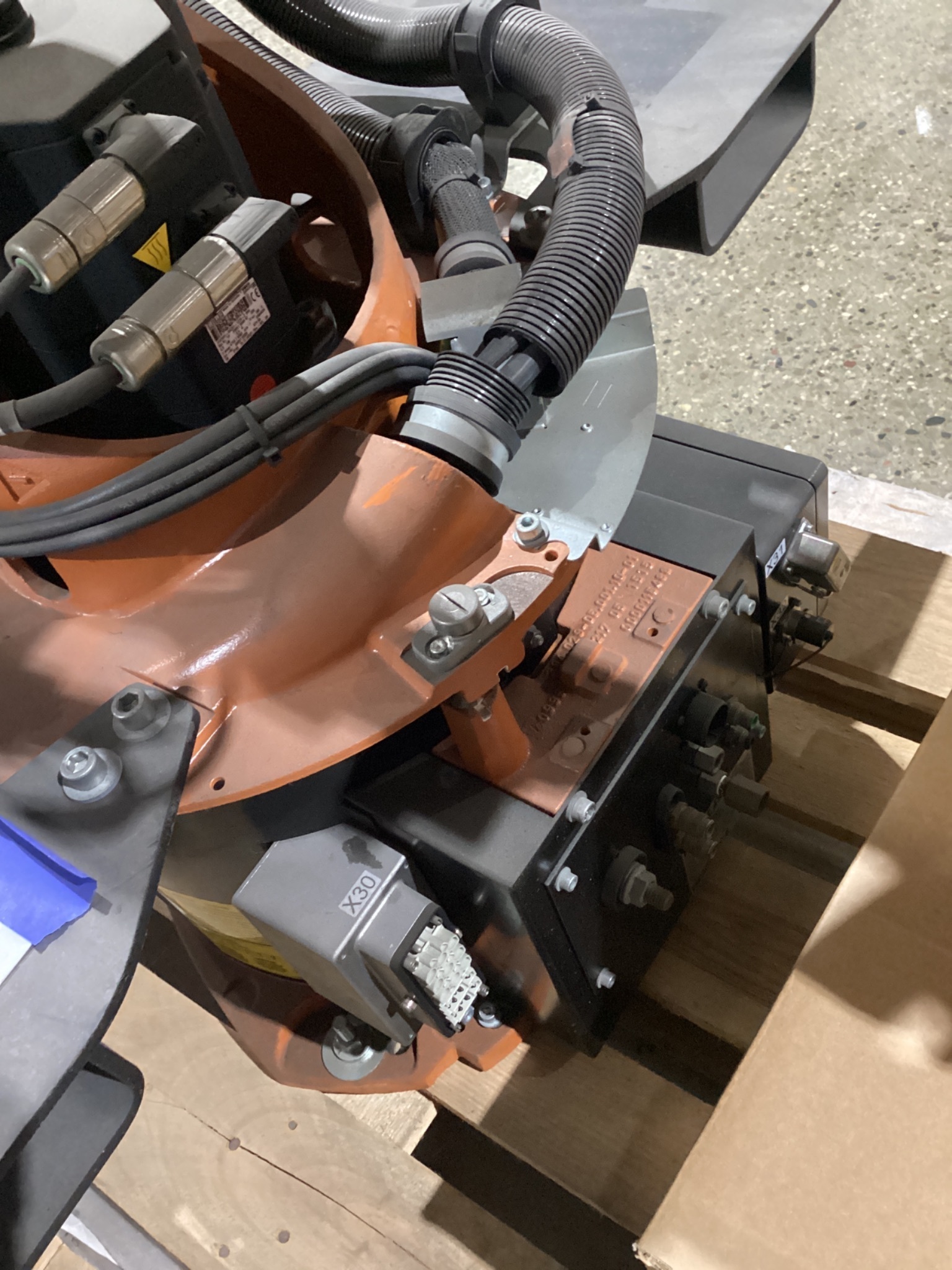 KUKA KR16 L6-2 w/ KR C4 Controls Lincoln R550 Weld Package & TT3A Reamer NEW 11