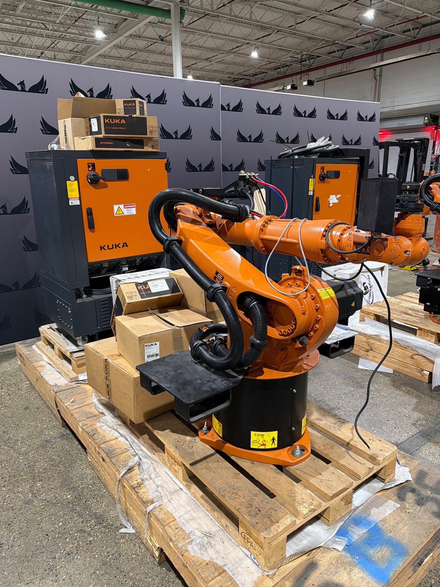KUKA KR16 L6-2 w/ KR C4 Controls Lincoln R550 Weld Package & TT3A Reamer NEW 13