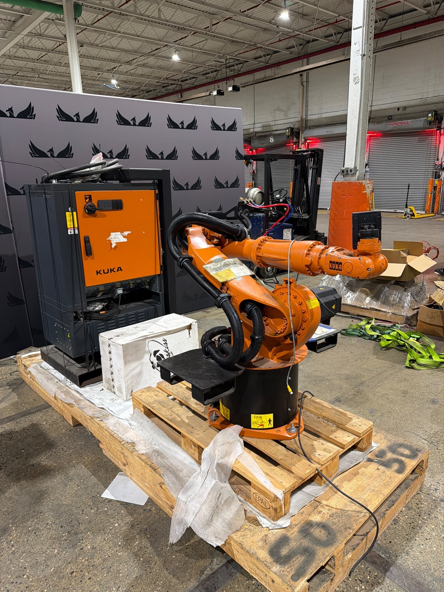 KUKA KR16 L6-2 w/ KR C4 Controls, 4R220 Feeder & TT3A Reamer NEW 1